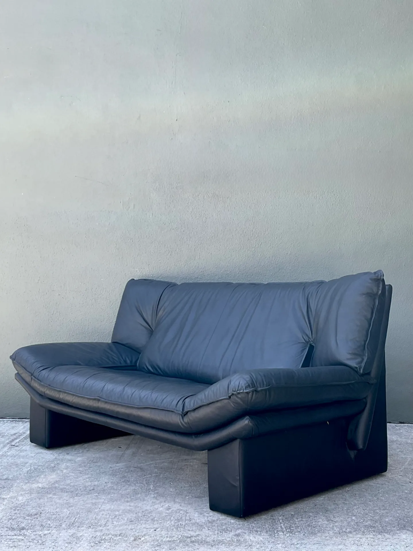 Vintage Nicoletti Salotti Black Leather Sofa — additional photo 8
