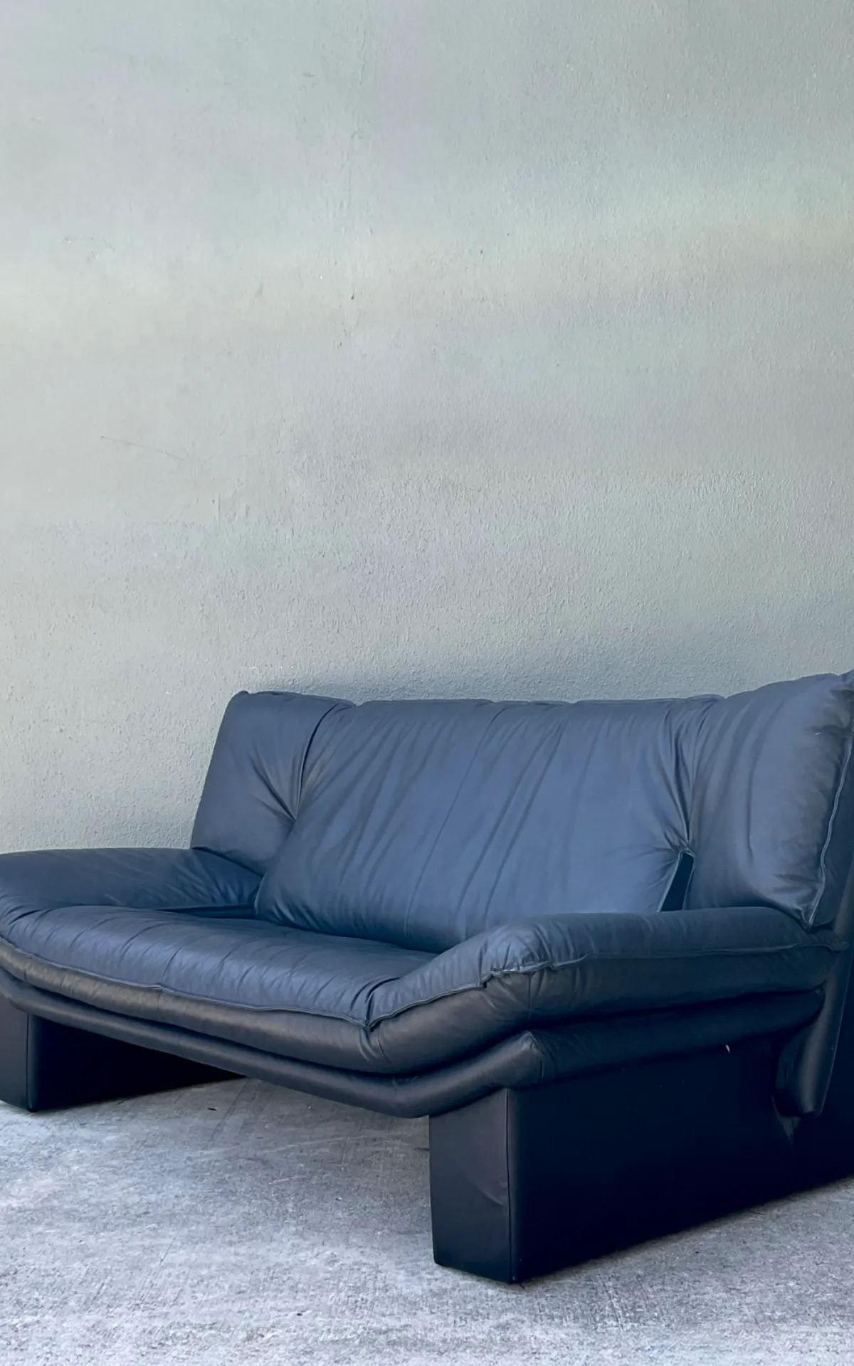 Vintage Nicoletti Salotti Black Leather Sofa — additional photo 8