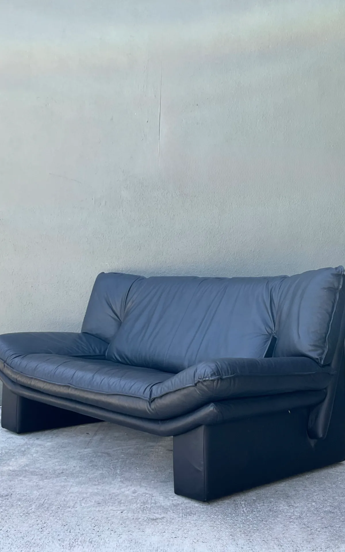 Vintage Nicoletti Salotti Black Leather Sofa — additional photo 7