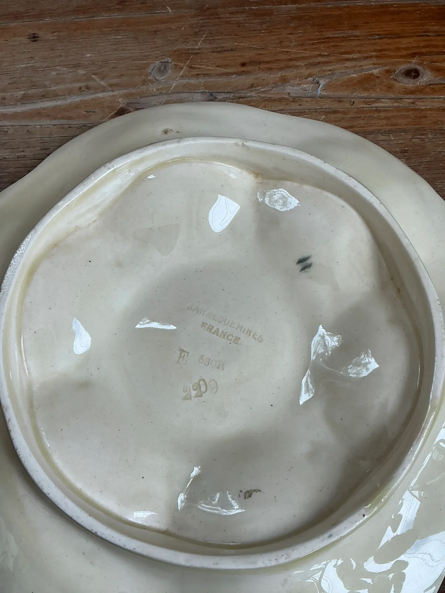 Vintage Sarreguemines Majolica Shell and Leaf Oyster Plate — additional photo 2