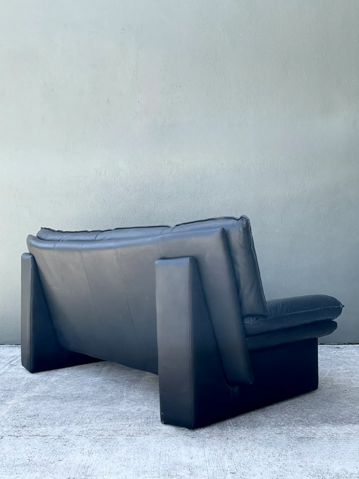 Vintage Nicoletti Salotti Black Leather Sofa — additional photo 3