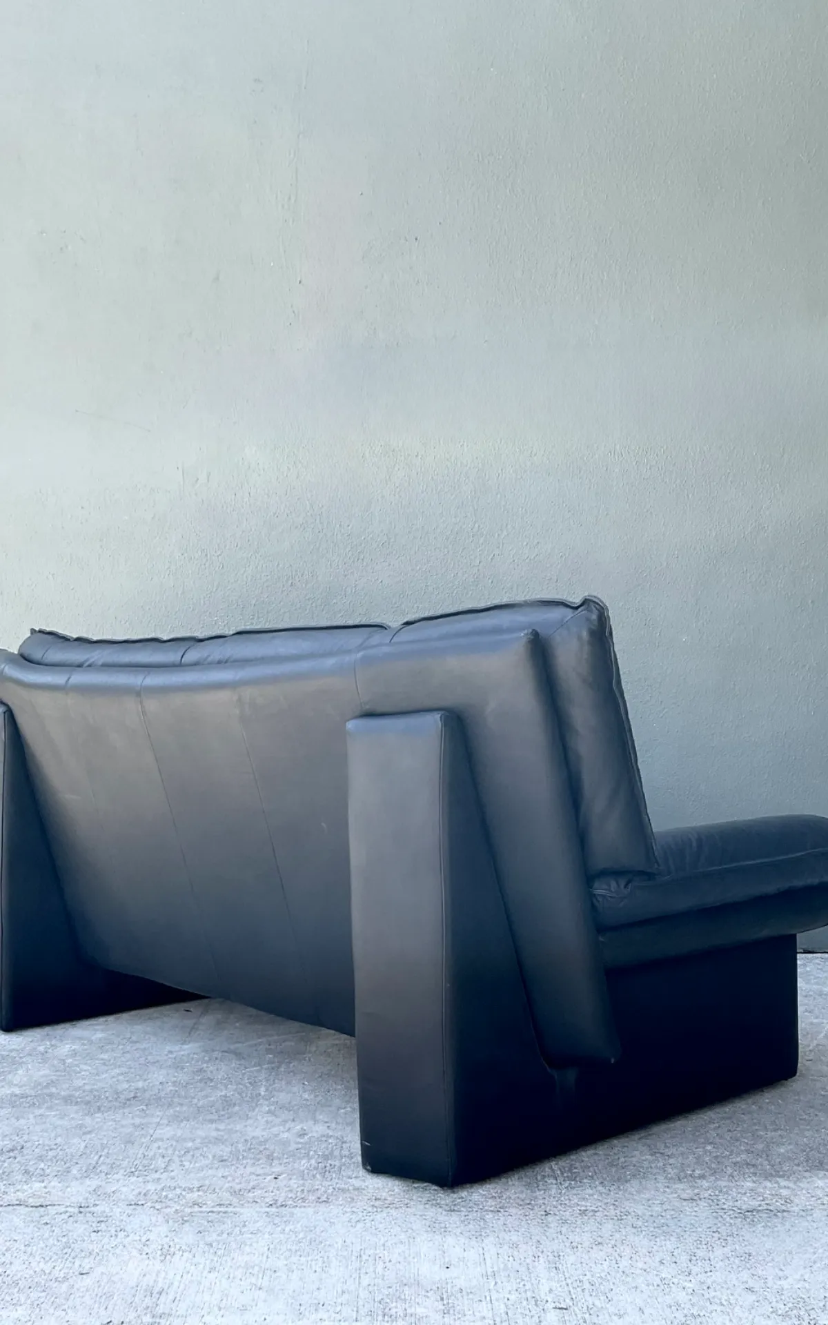Vintage Nicoletti Salotti Black Leather Sofa — additional photo 3