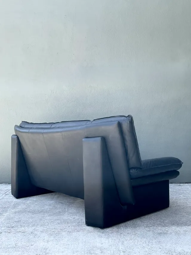 Vintage Nicoletti Salotti Black Leather Sofa — additional photo 3