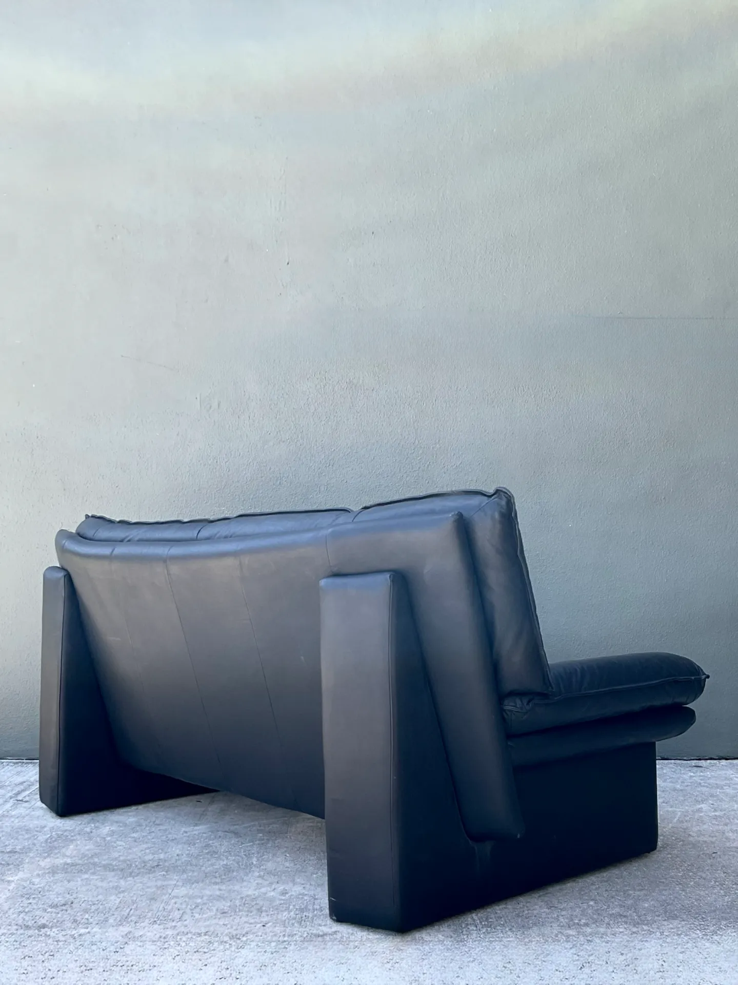 Vintage Nicoletti Salotti Black Leather Sofa — additional photo 1