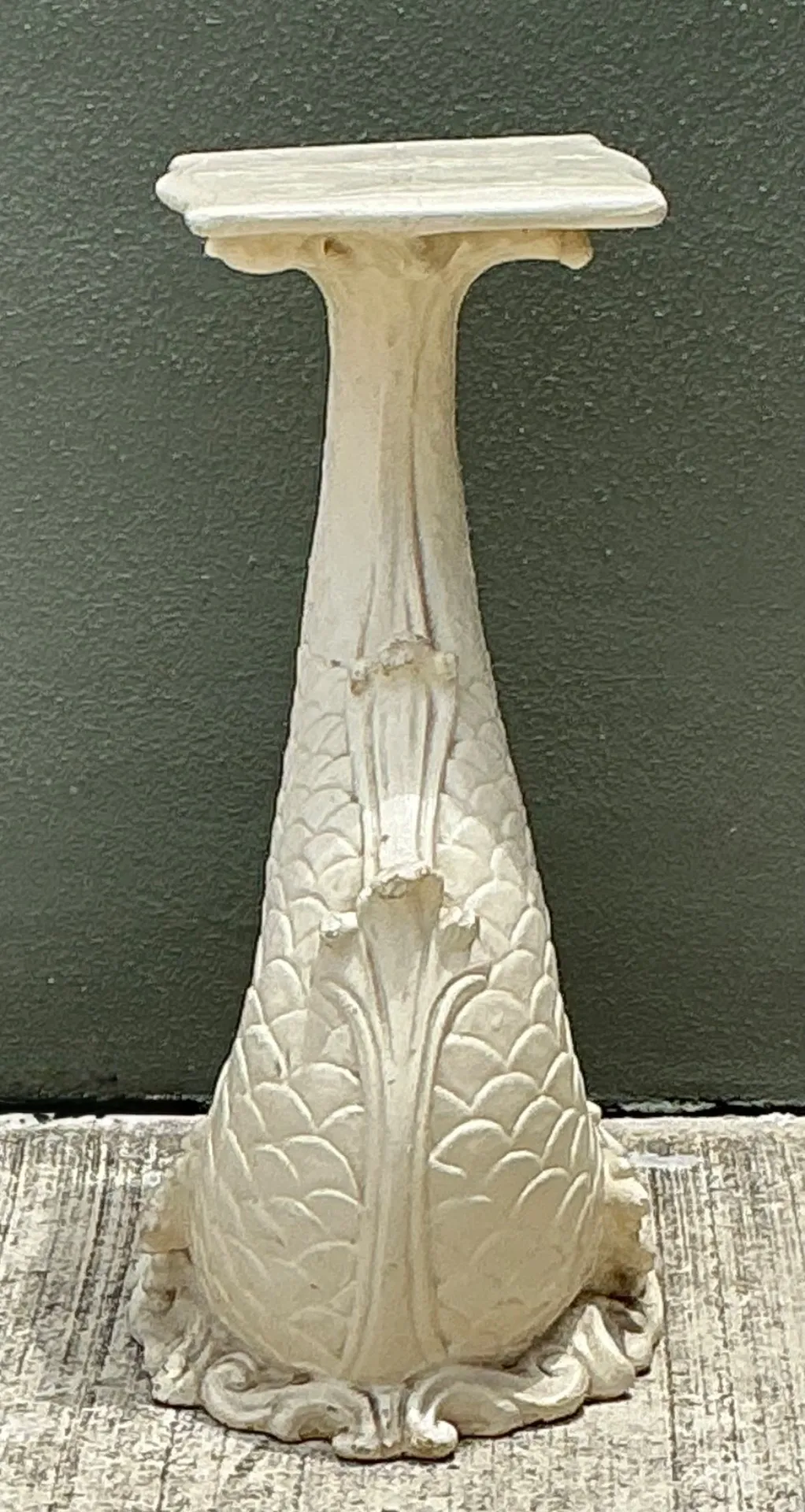 Vintage Ornate Fish Design Pedestal — additional photo 1