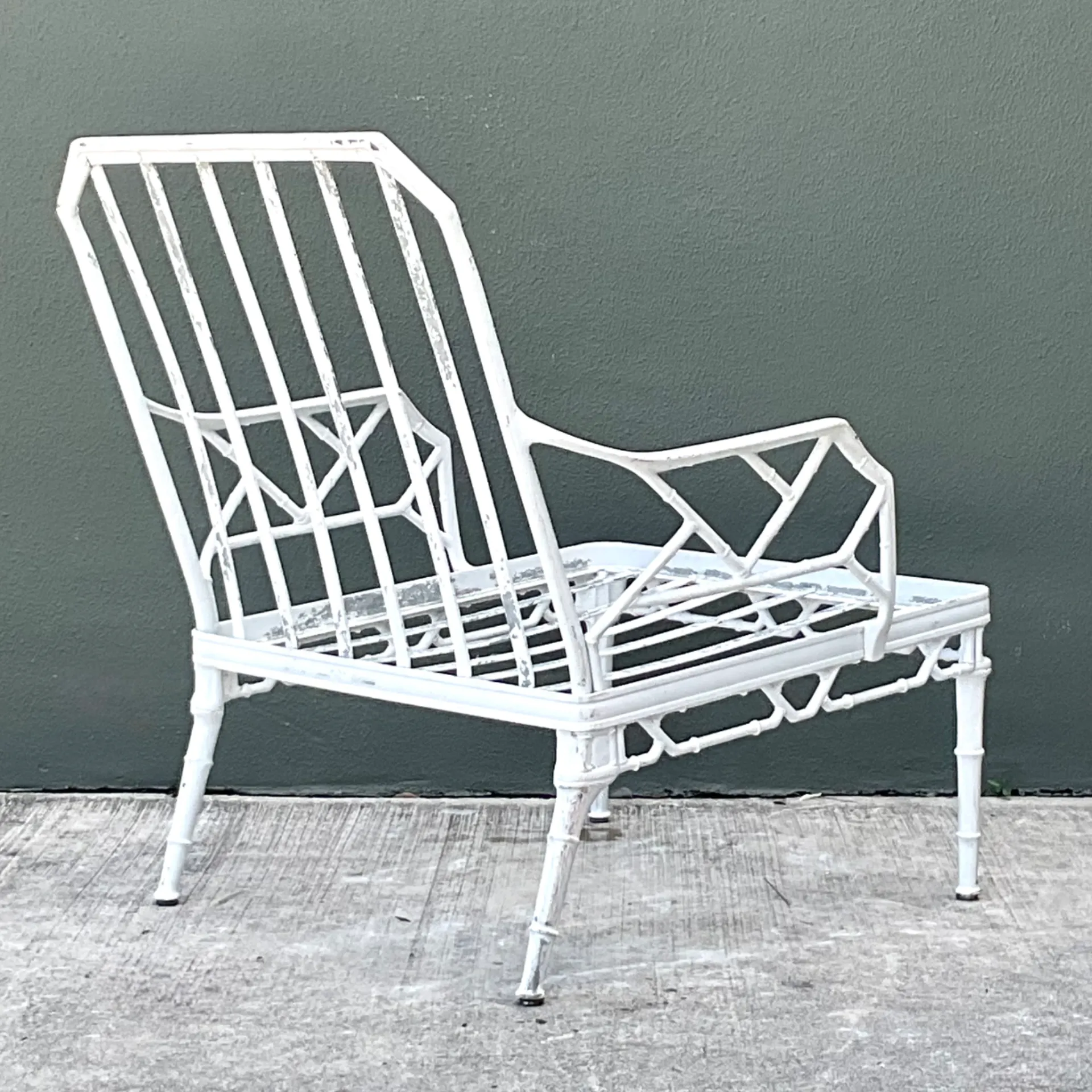Vintage Brown Jordan “Calcutta” Metal Patio Lounge Chair — additional photo 4