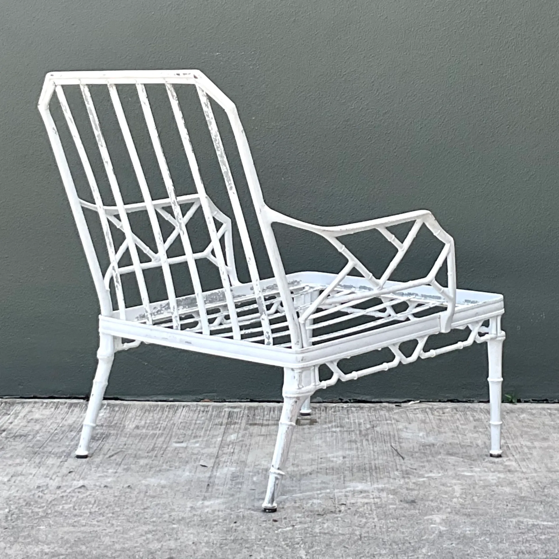 Vintage Brown Jordan “Calcutta” Metal Patio Lounge Chair — additional photo 5