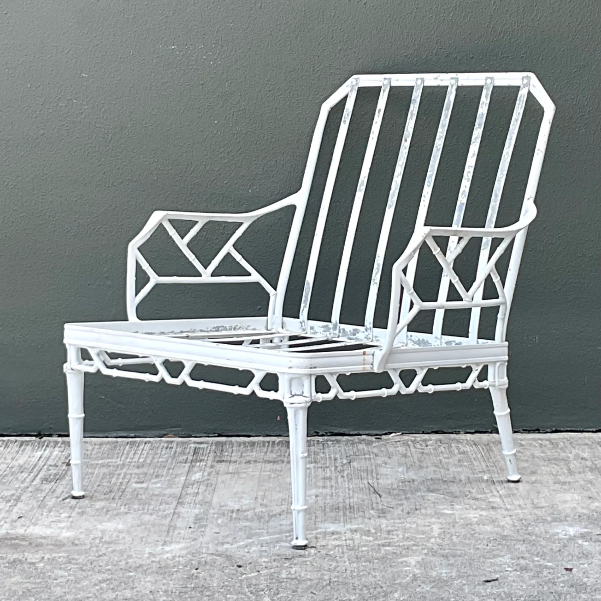 Vintage Brown Jordan “Calcutta” Metal Patio Lounge Chair — additional photo 3