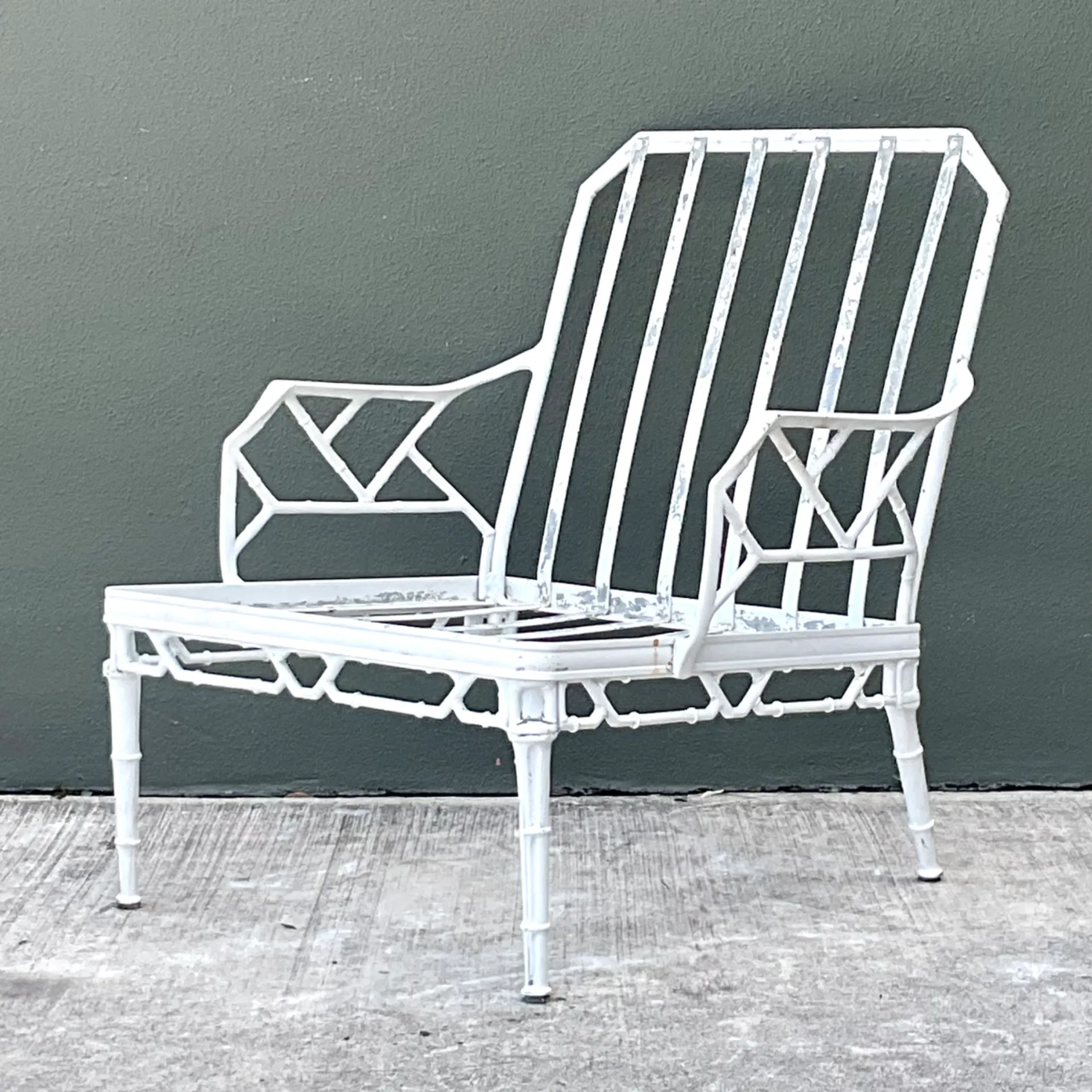 Vintage Brown Jordan “Calcutta” Metal Patio Lounge Chair — additional photo 8