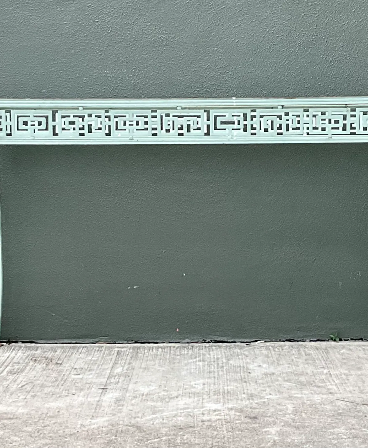 Vintage Meadowcraft Outdoor Dining Table with Greek Key Pattern — additional photo 5