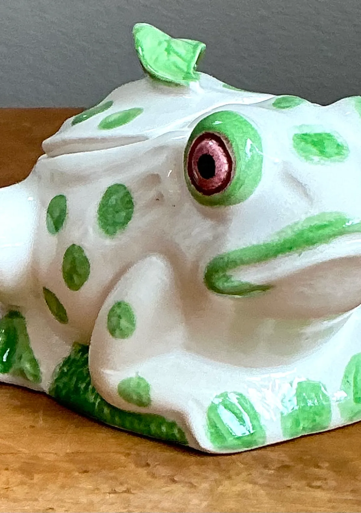 Vintage White and Green Frog Ceramic Sugar Bowl — additional photo 6