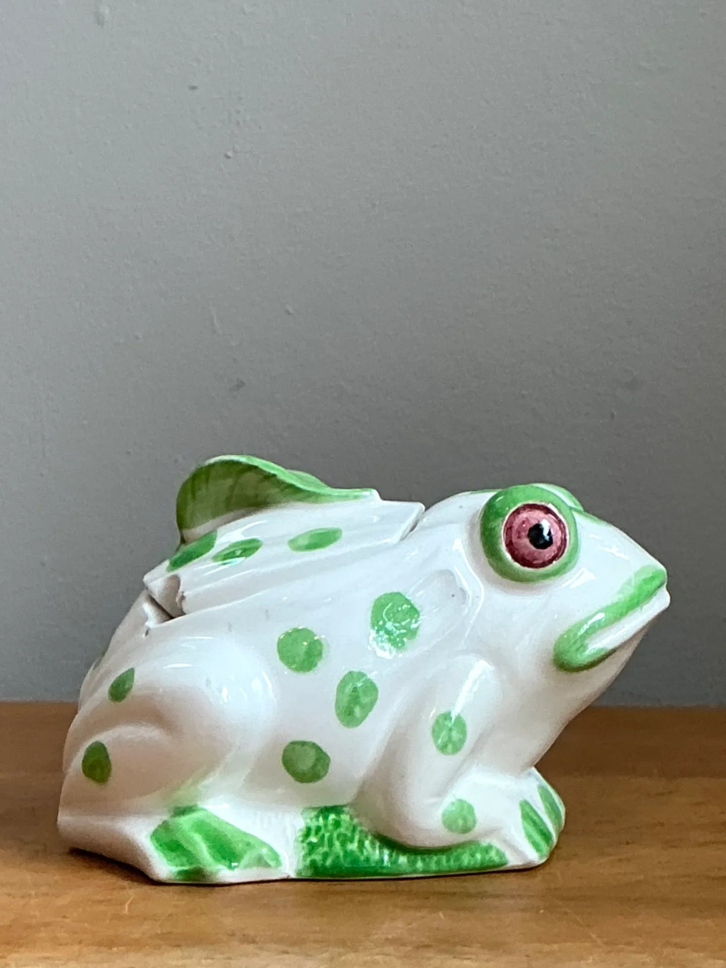 Vintage White and Green Frog Ceramic Sugar Bowl — additional photo 5