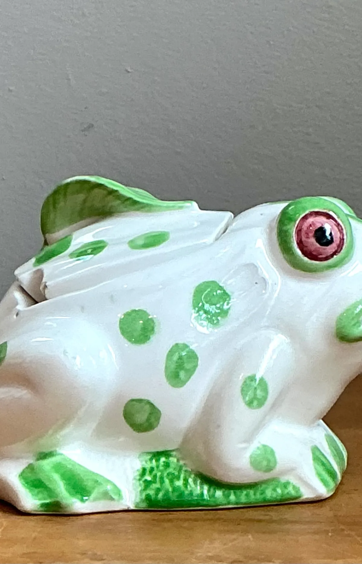Vintage White and Green Frog Ceramic Sugar Bowl — additional photo 3