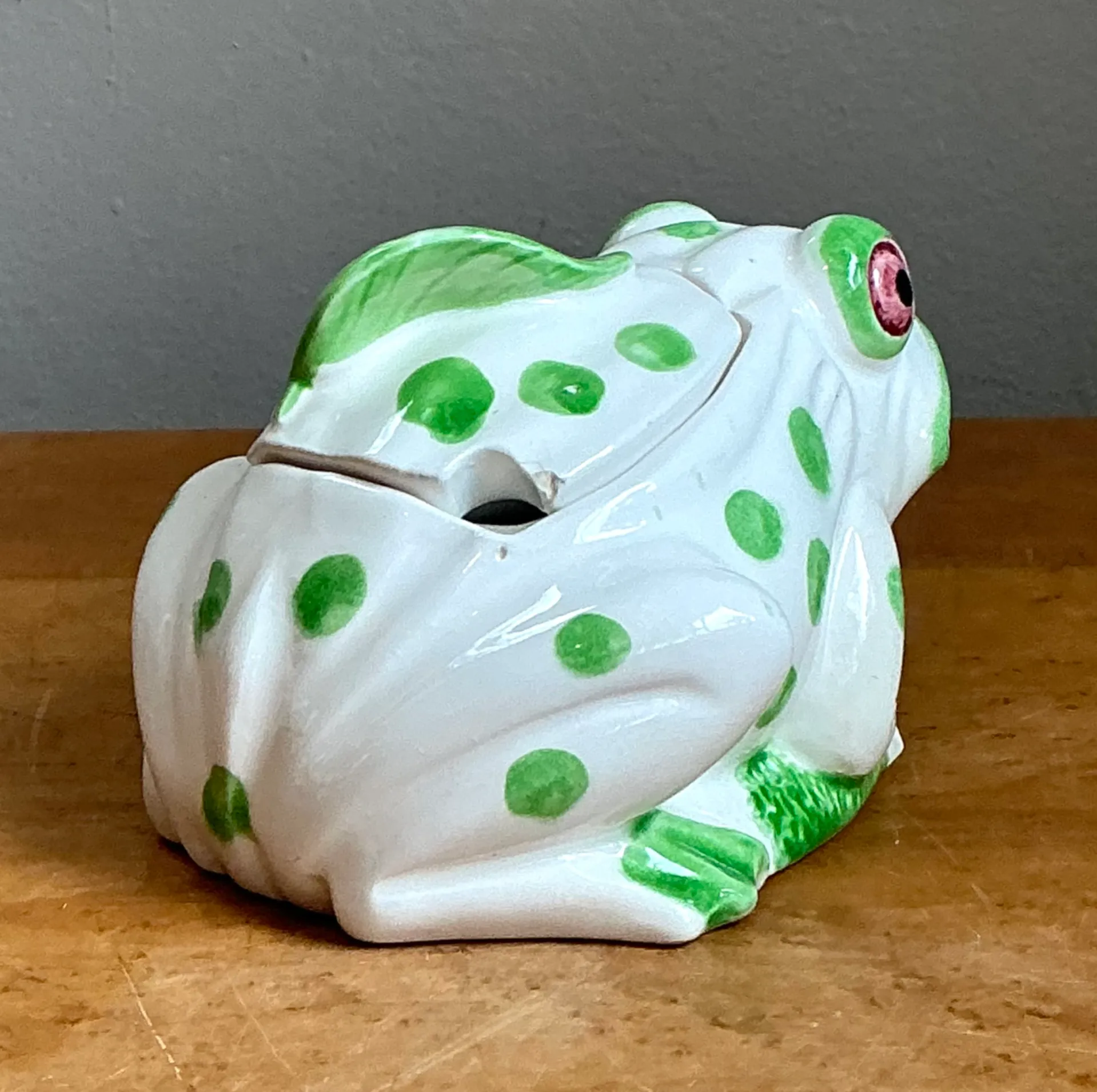 Vintage White and Green Frog Ceramic Sugar Bowl — additional photo 1