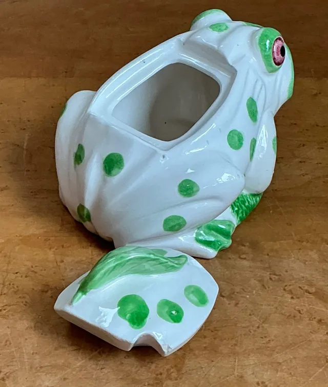 Vintage White and Green Frog Ceramic Sugar Bowl — additional photo 7