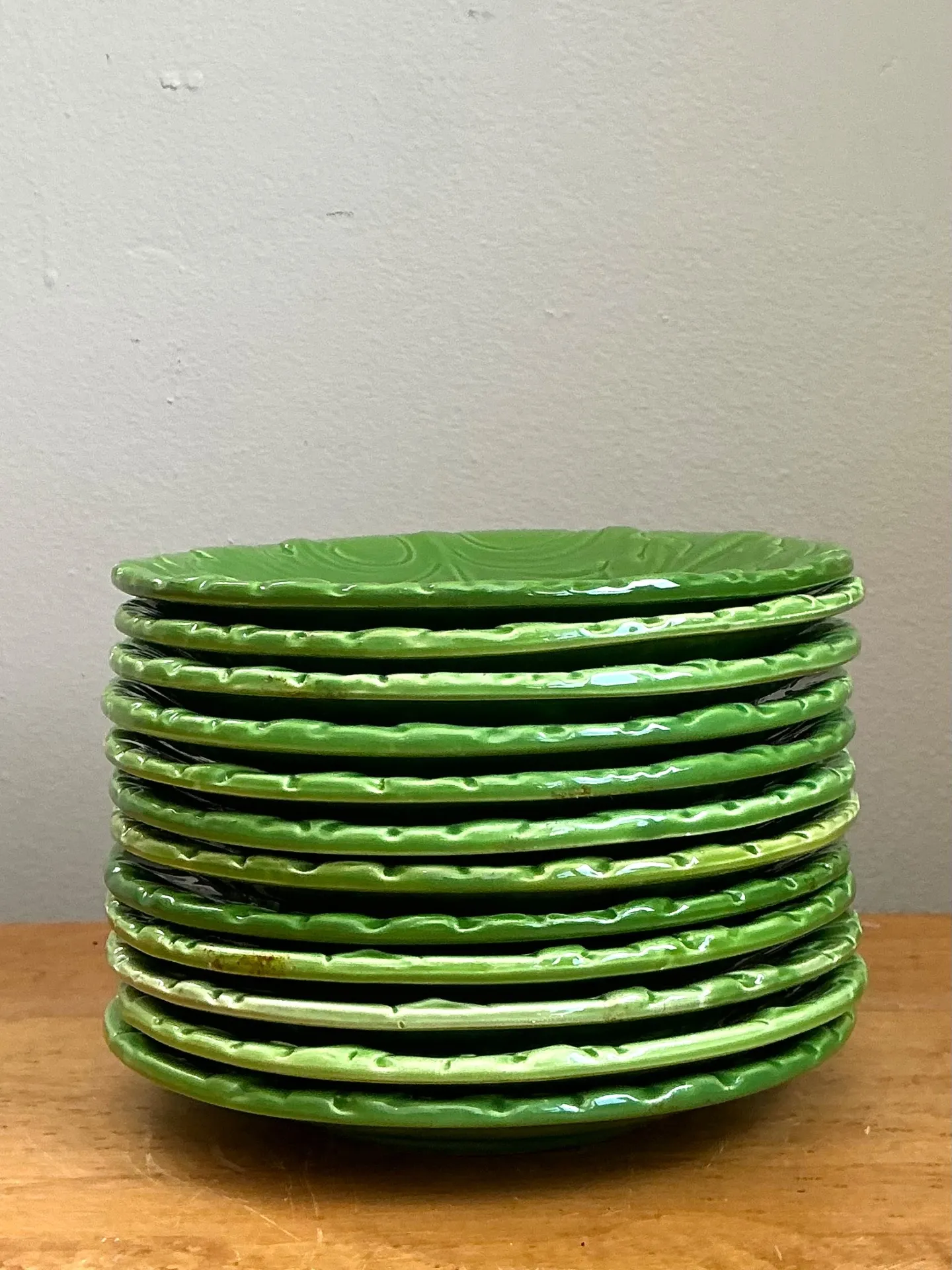 Vintage Italian Green Leaf Motif Ceramic Plates - Set of 12 — additional photo 1