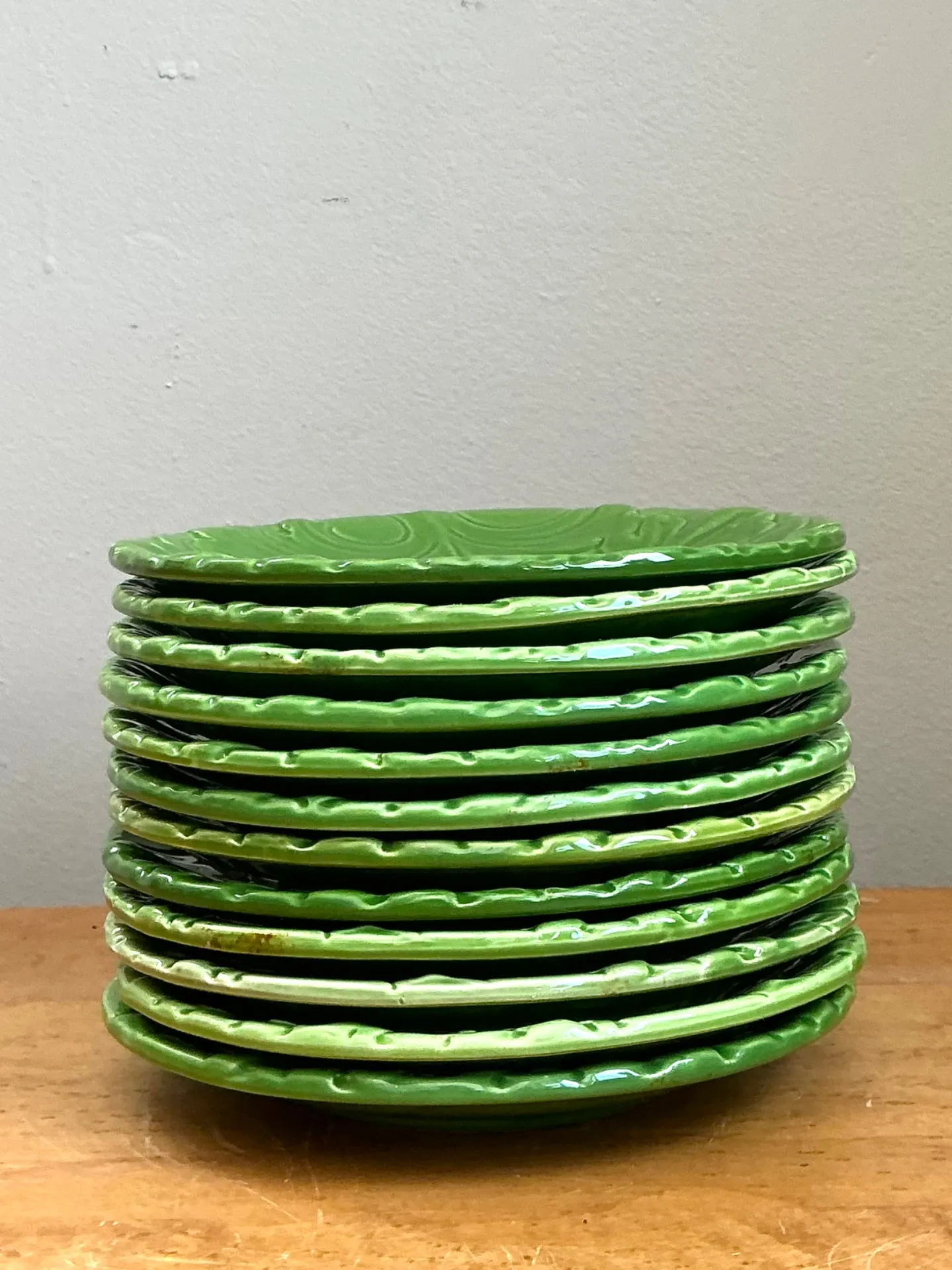 Vintage Italian Green Leaf Motif Ceramic Plates - Set of 12 — additional photo 2
