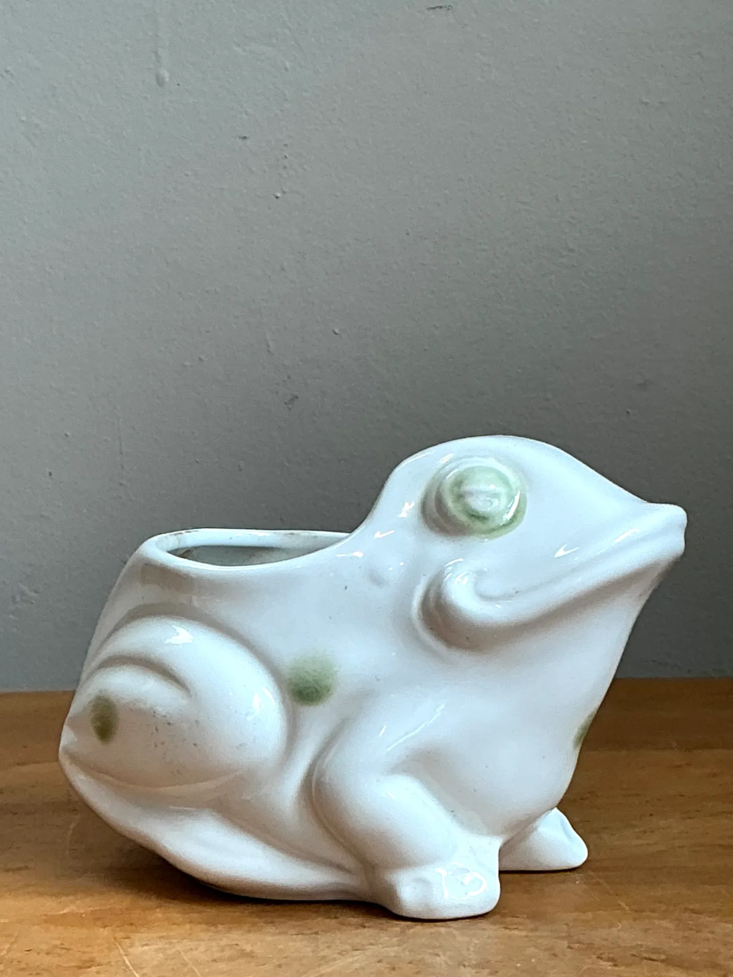 Vintage White Frog Ceramic Planter — additional photo 6
