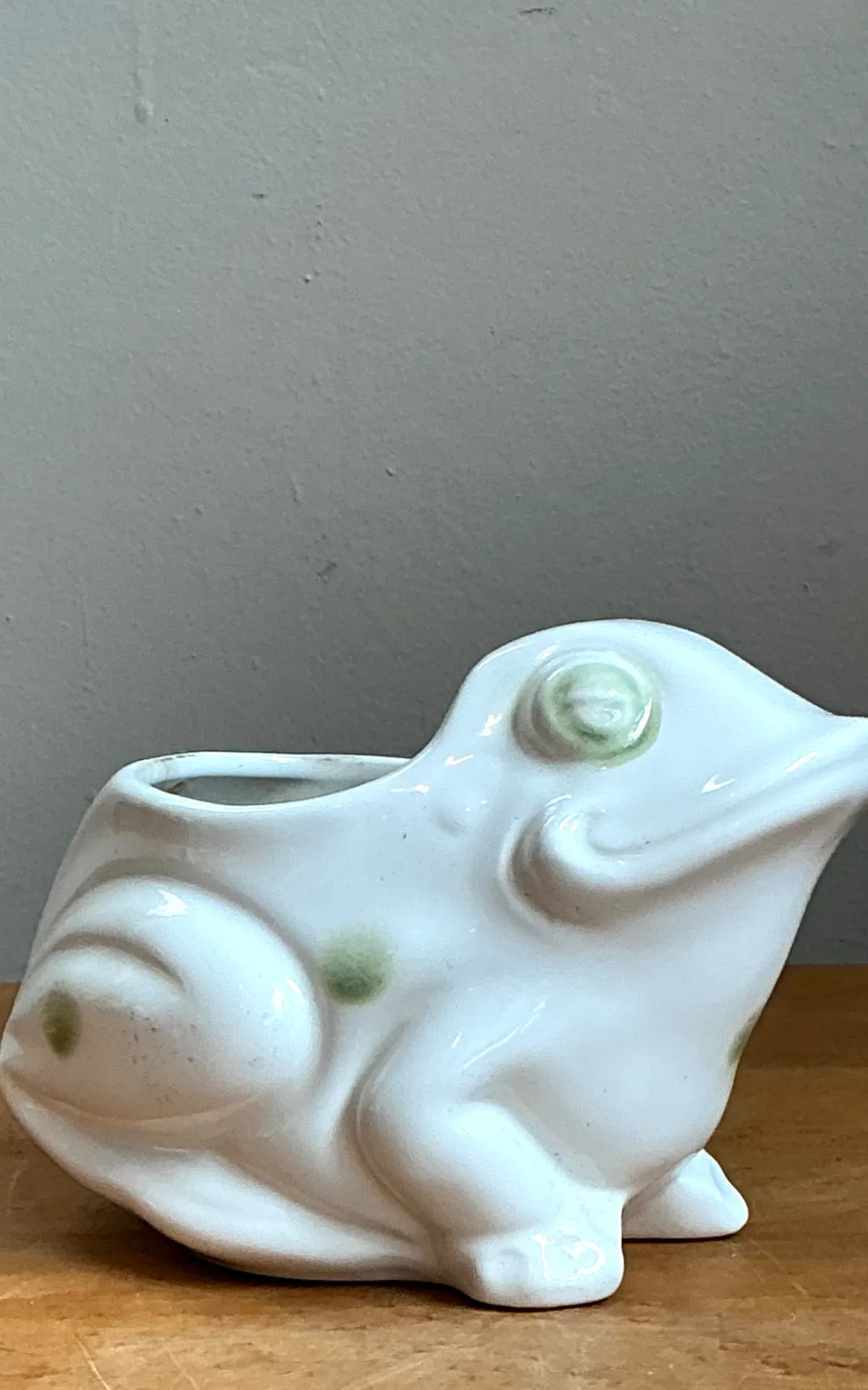 Vintage White Frog Ceramic Planter — additional photo 6