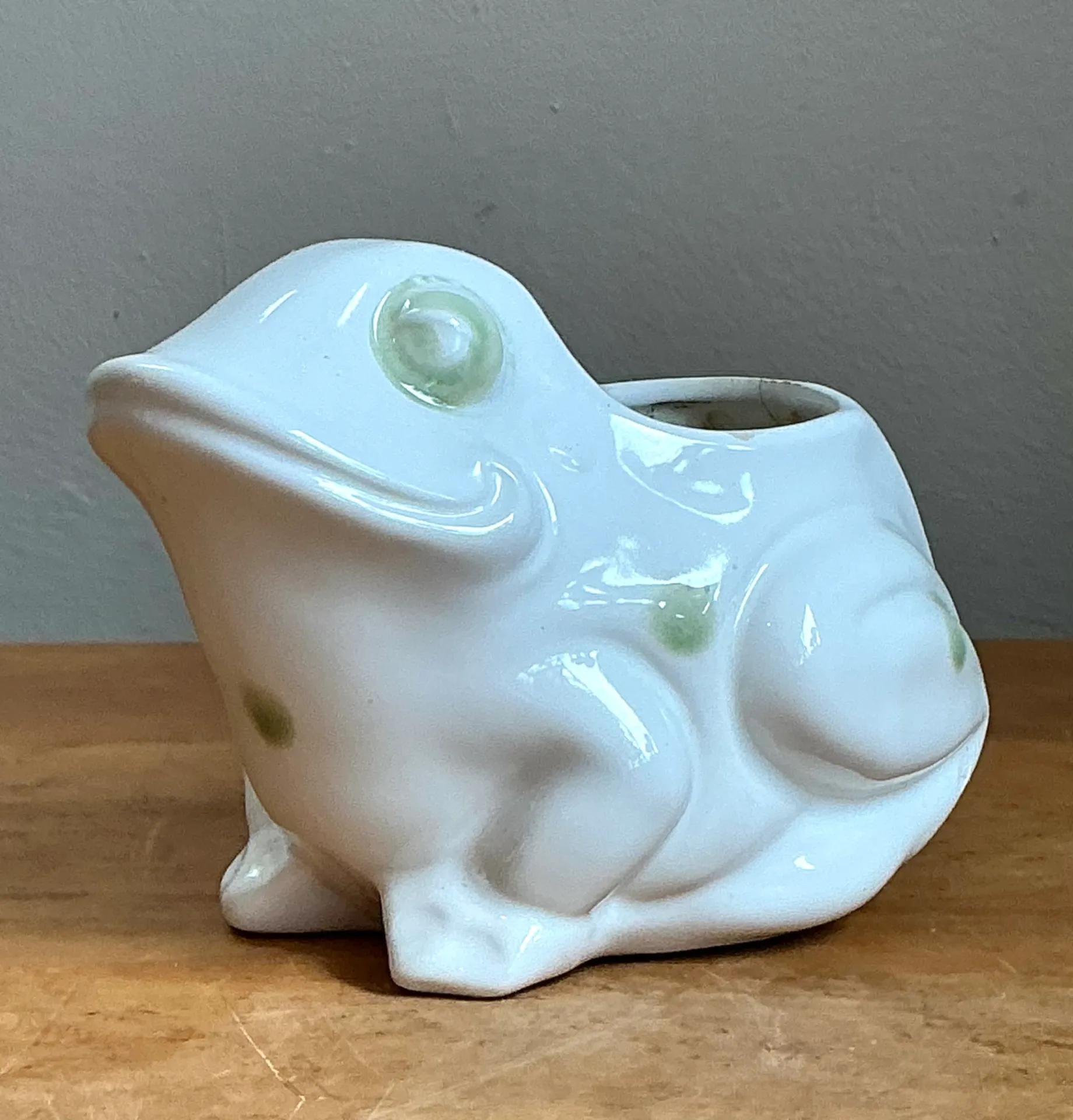 Vintage White Frog Ceramic Planter — additional photo 8