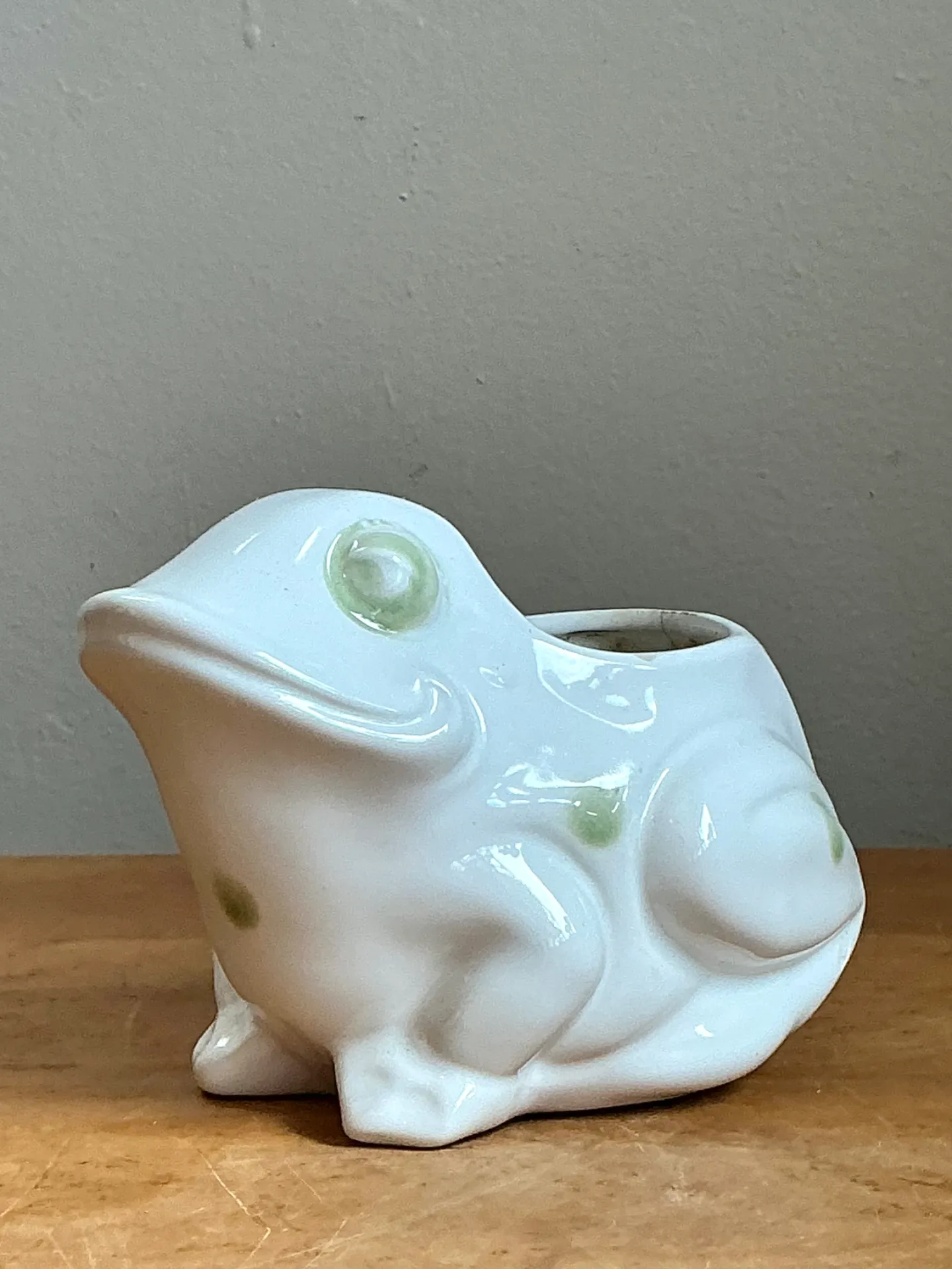 Vintage White Frog Ceramic Planter — additional photo 3