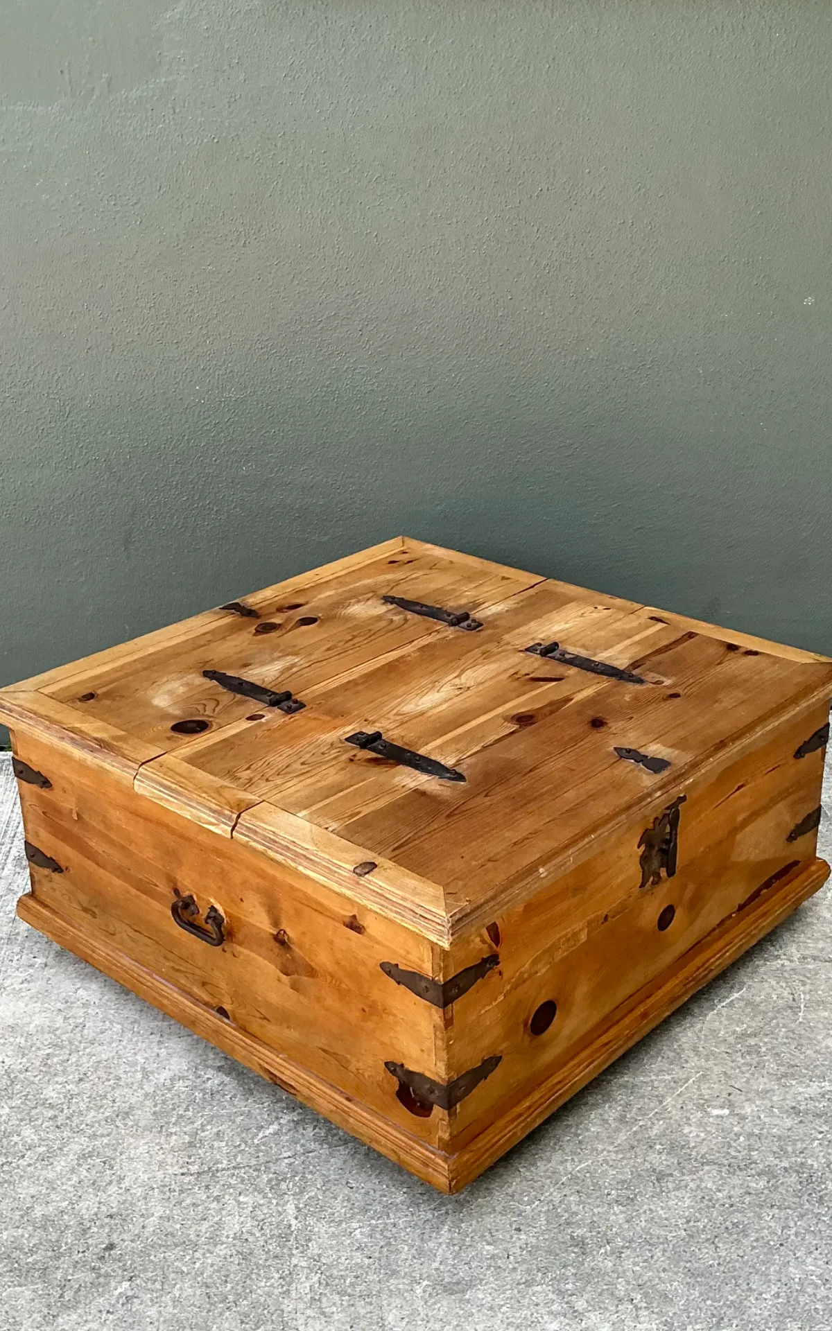 Vintage Rustic Wood Storage Coffee Table — additional photo 8