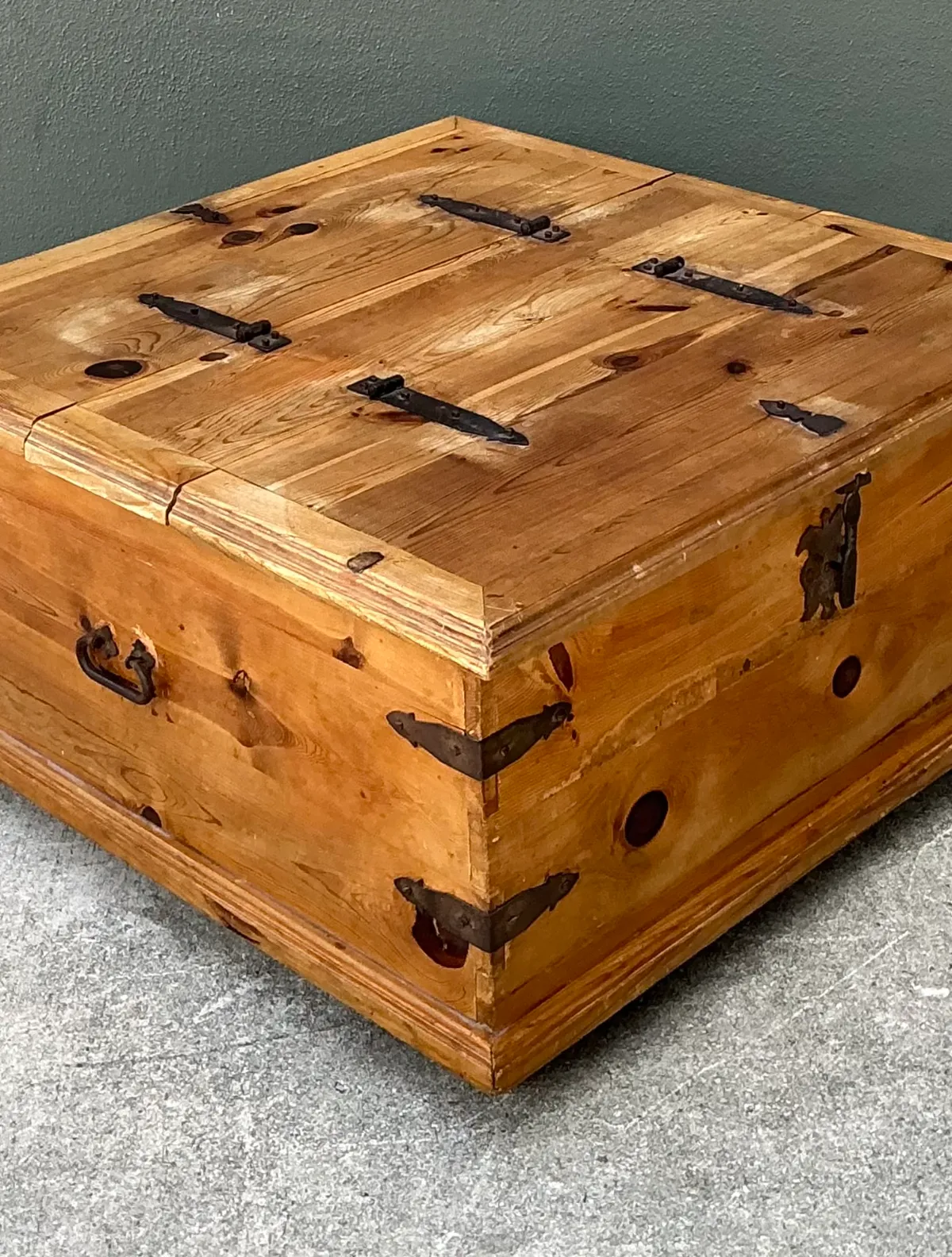 Vintage Rustic Wood Storage Coffee Table — additional photo 6