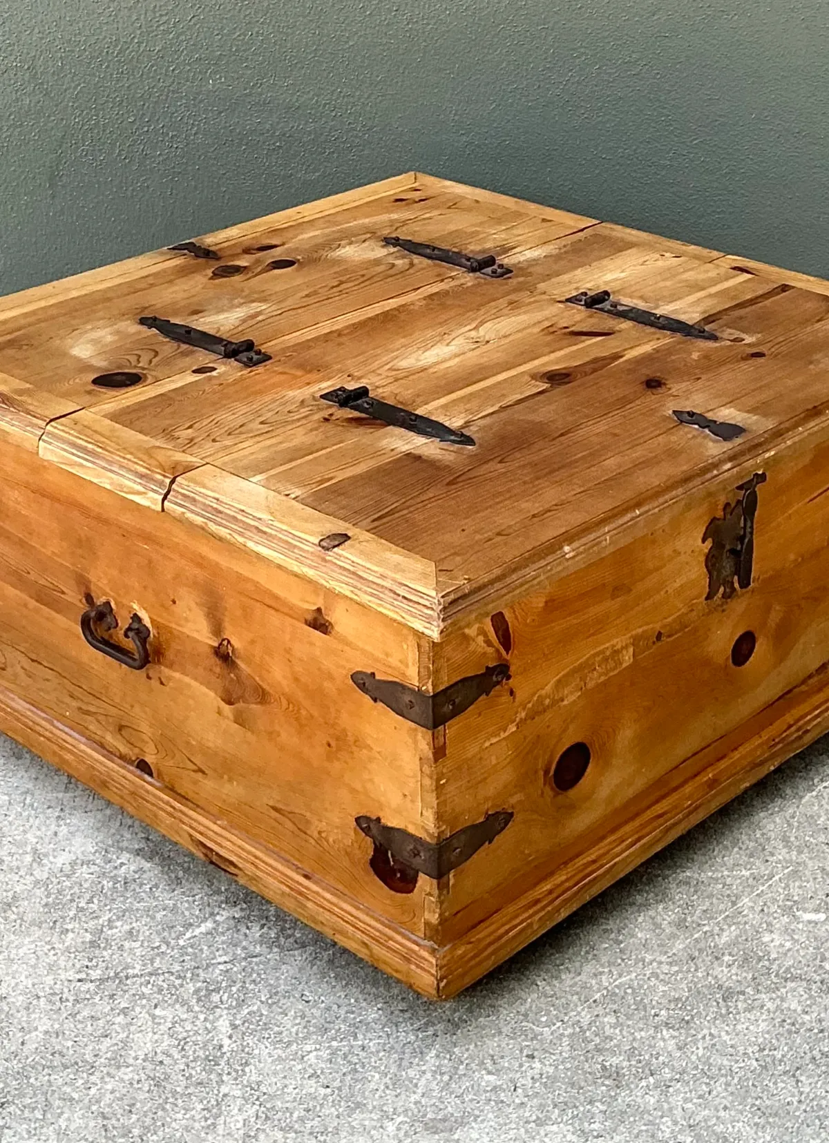 Vintage Rustic Wood Storage Coffee Table — additional photo 3
