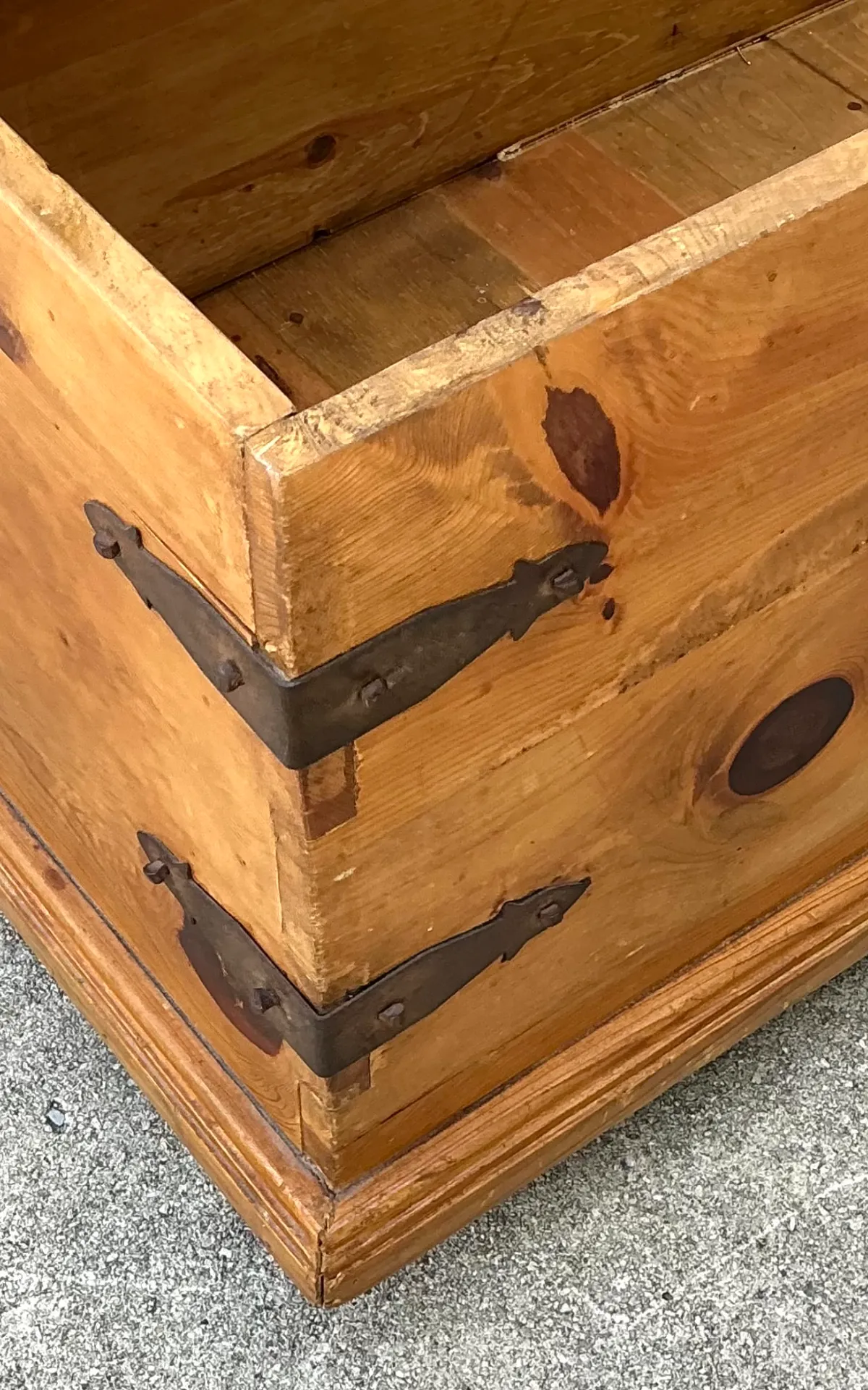 Vintage Rustic Wood Storage Coffee Table — additional photo 5