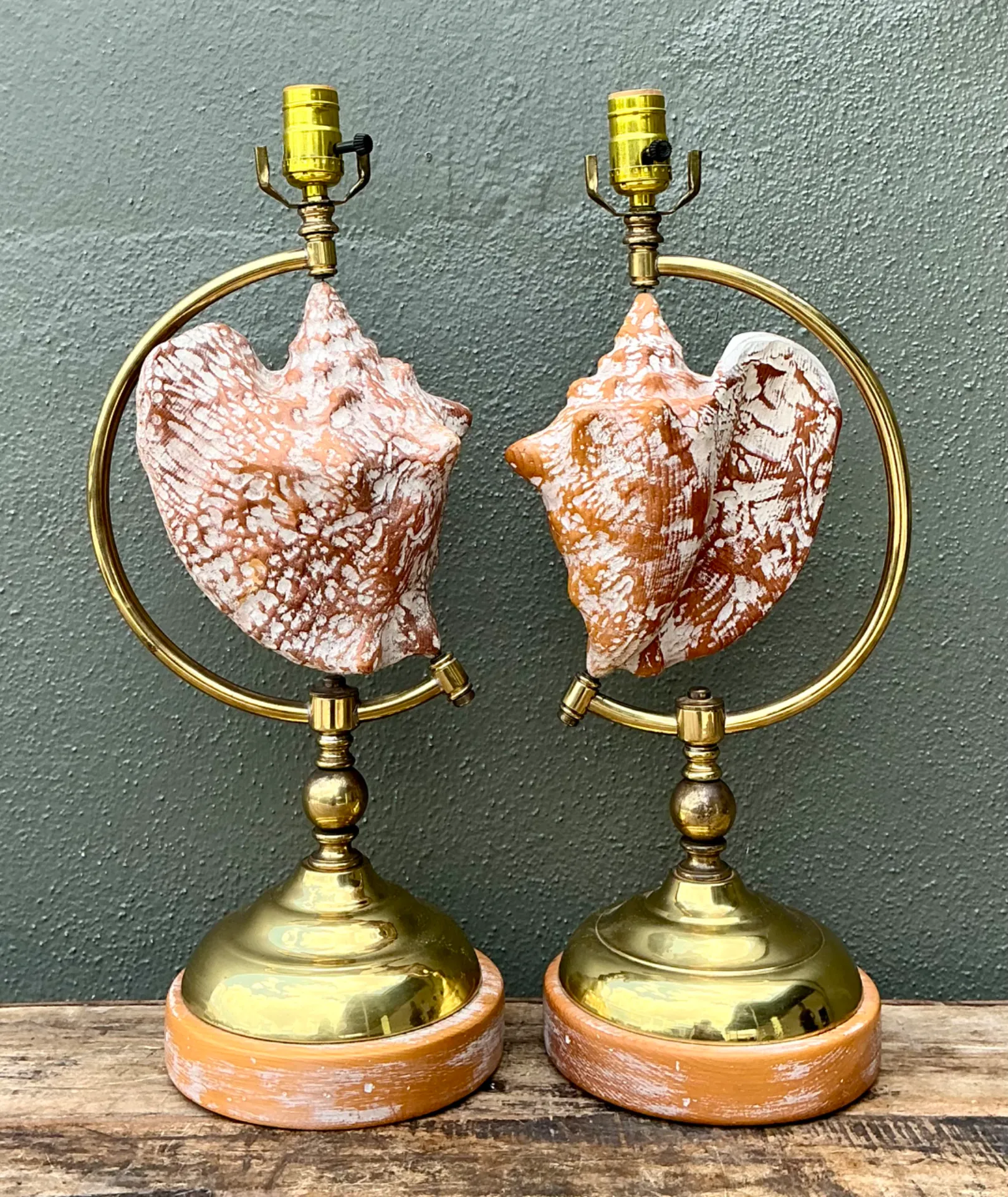 Vintage Brass and Wood Shell Lamps - Pair — additional photo 4