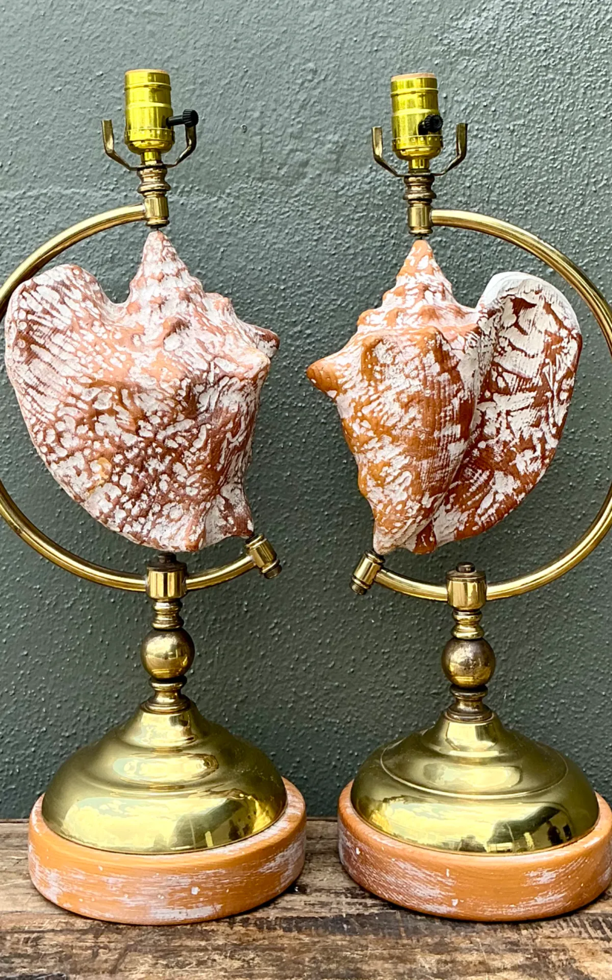 Vintage Brass and Wood Shell Lamps - Pair — additional photo 4