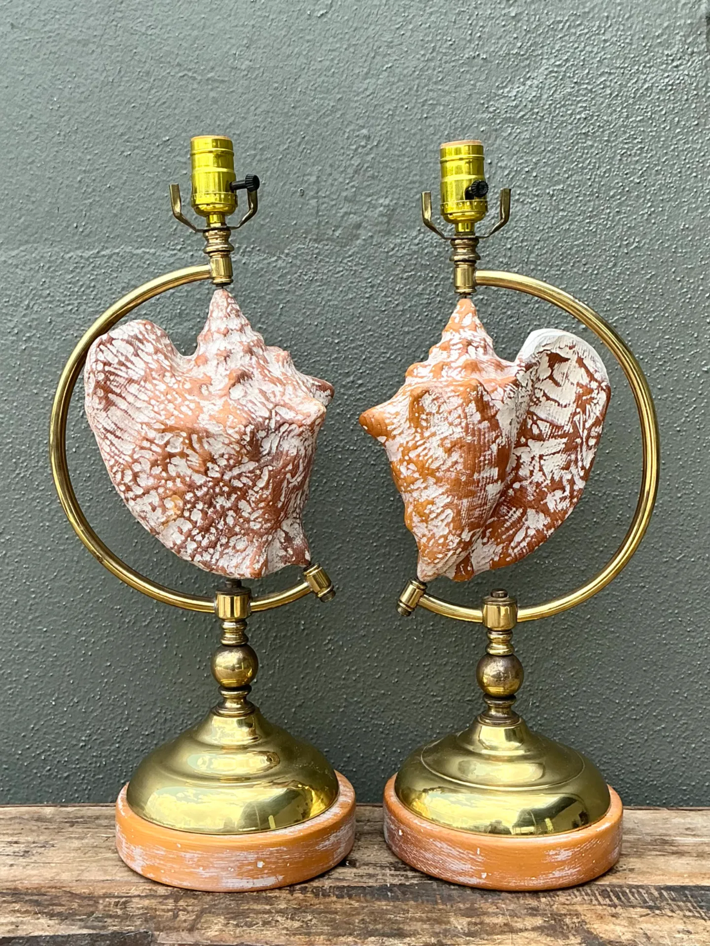 Vintage Brass and Wood Shell Lamps - Pair — additional photo 6