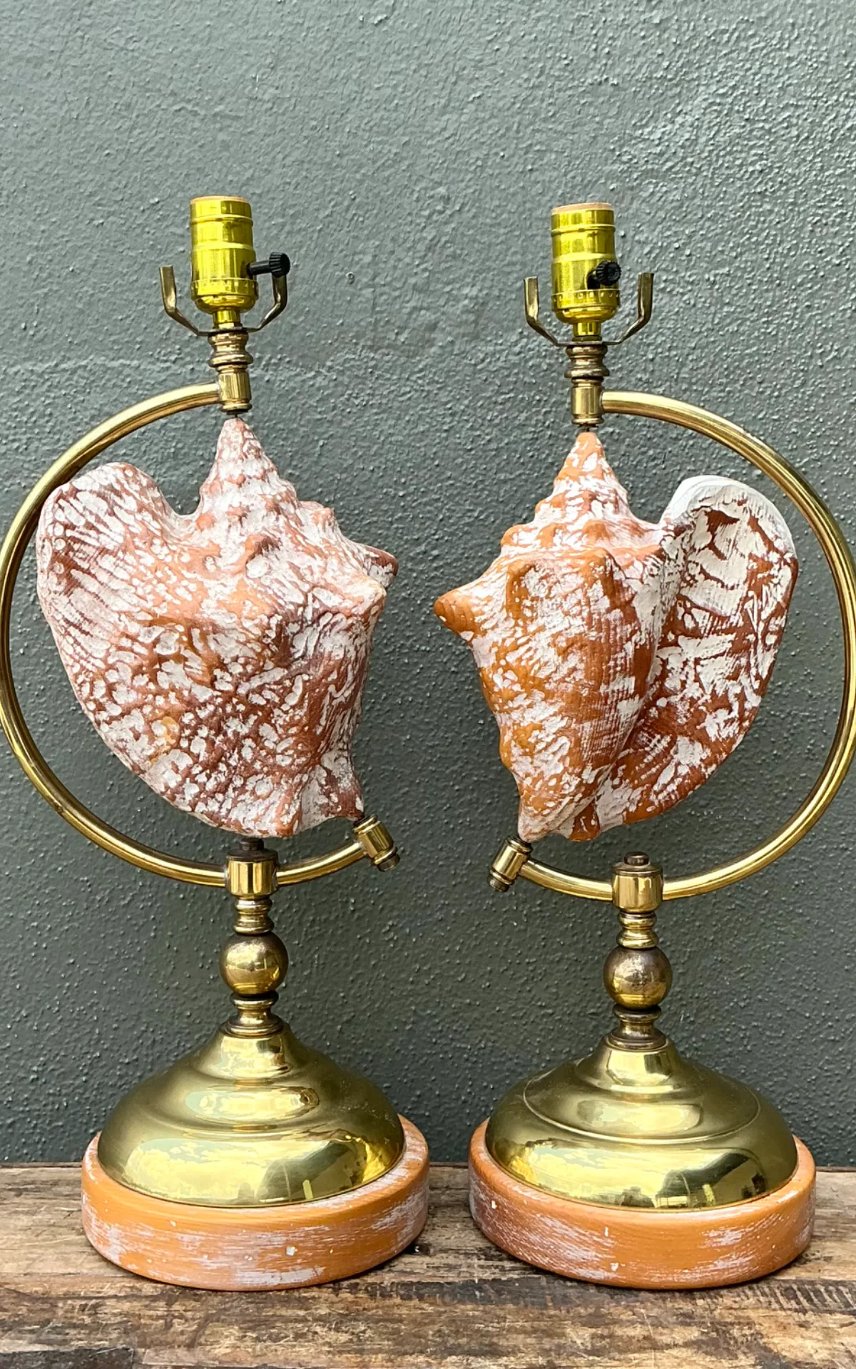 Vintage Brass and Wood Shell Lamps - Pair — additional photo 6