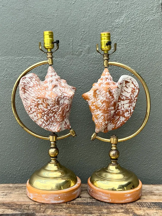 Vintage Brass and Wood Shell Lamps - Pair — additional photo 6
