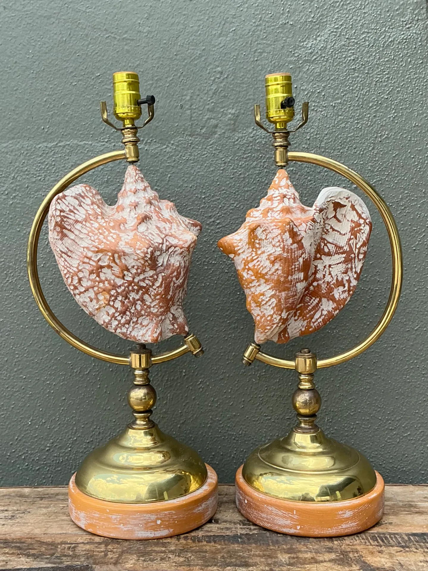 Vintage Brass and Wood Shell Lamps - Pair — additional photo 5