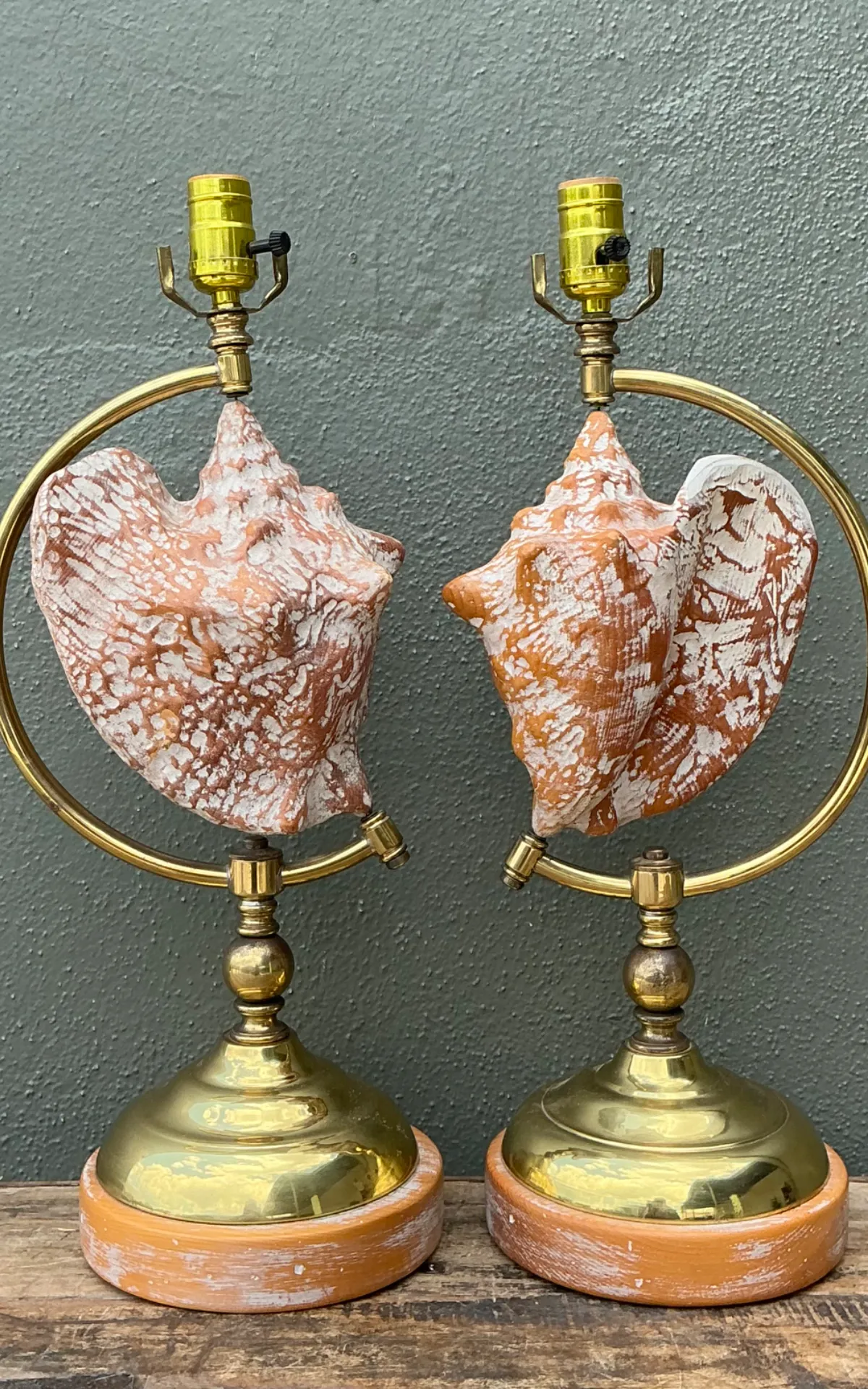 Vintage Brass and Wood Shell Lamps - Pair — additional photo 5