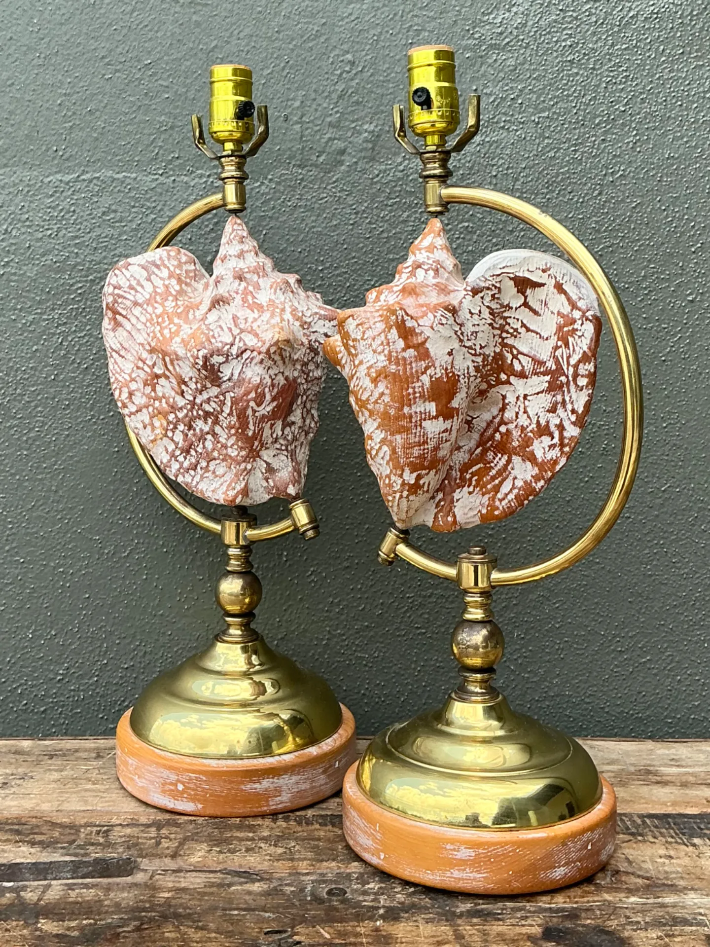 Vintage Brass and Wood Shell Lamps - Pair — additional photo 3