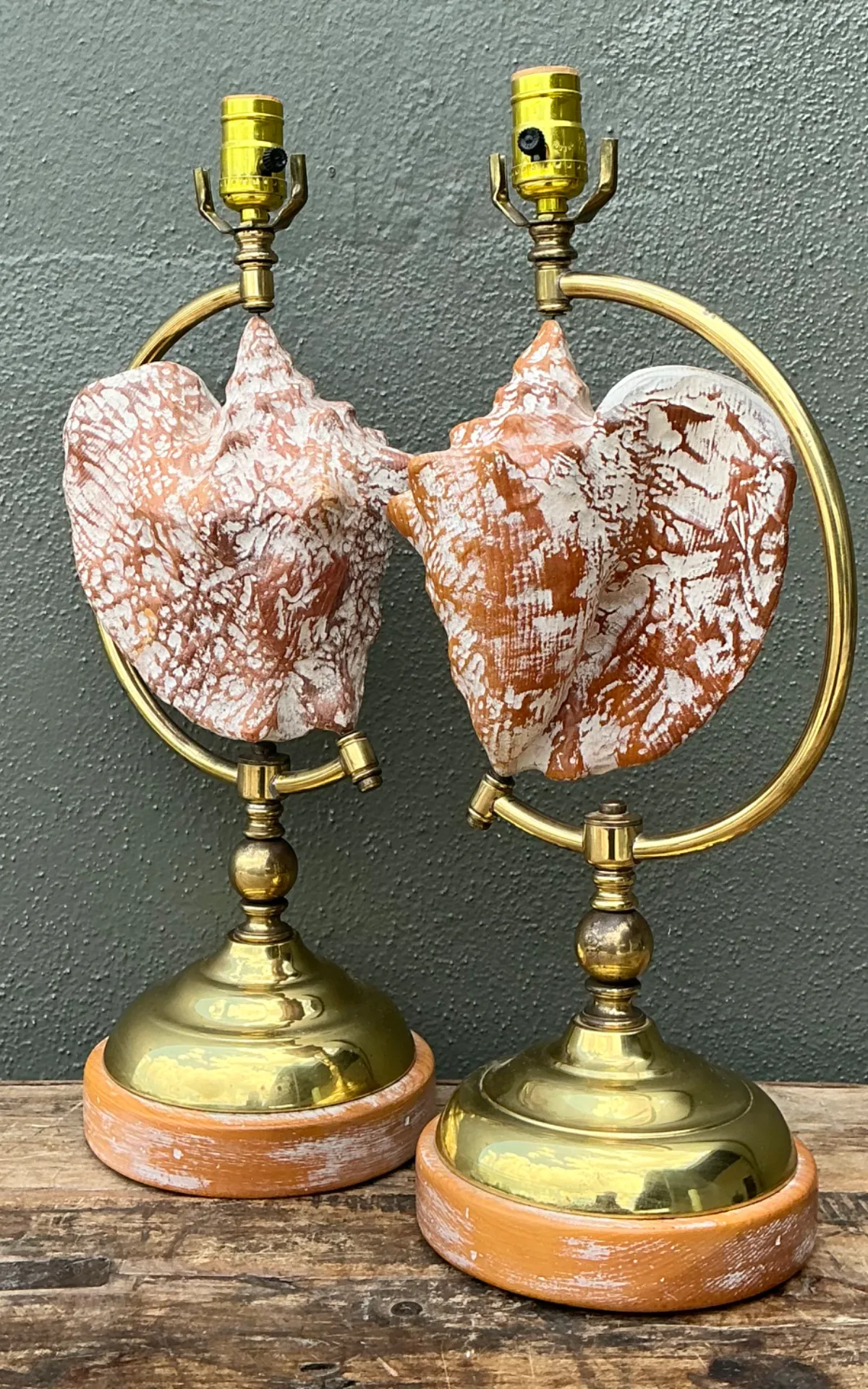 Vintage Brass and Wood Shell Lamps - Pair — additional photo 3