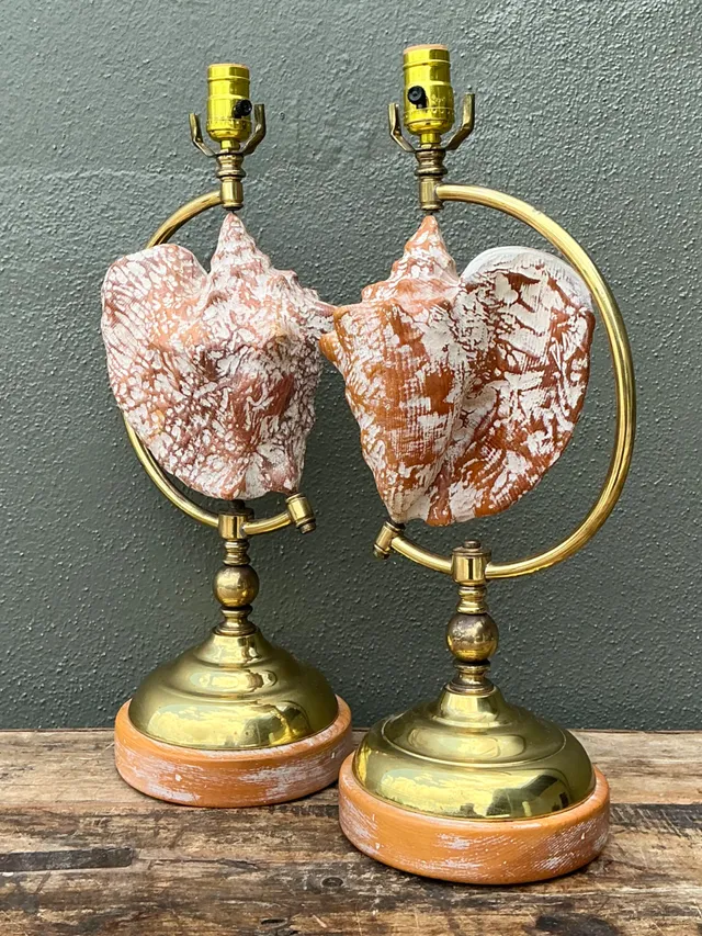 Vintage Brass and Wood Shell Lamps - Pair — additional photo 3
