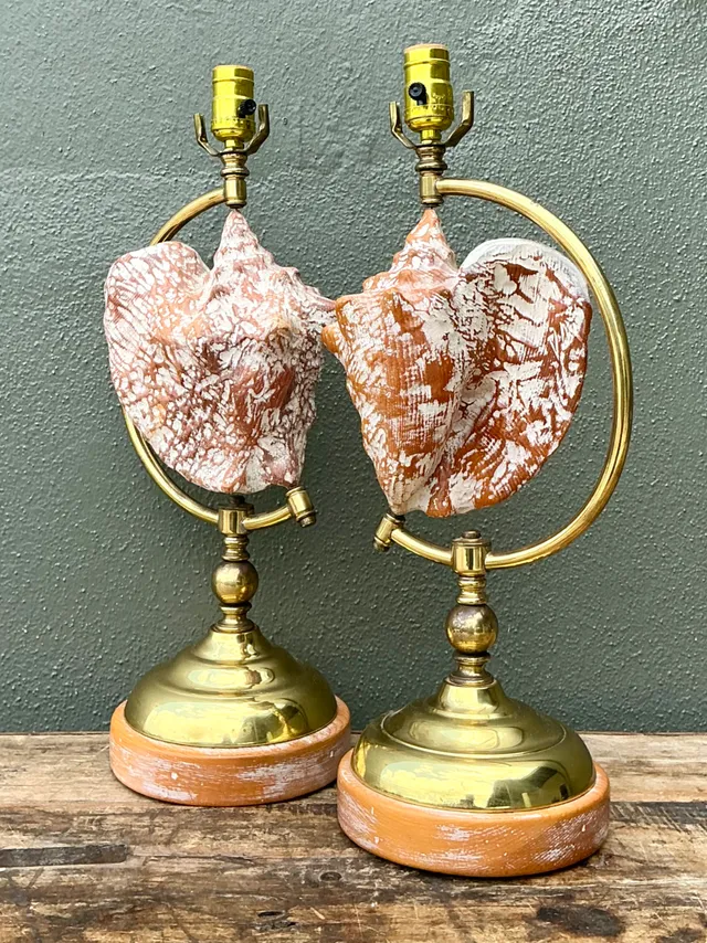 Vintage Brass and Wood Shell Lamps - Pair — additional photo 7