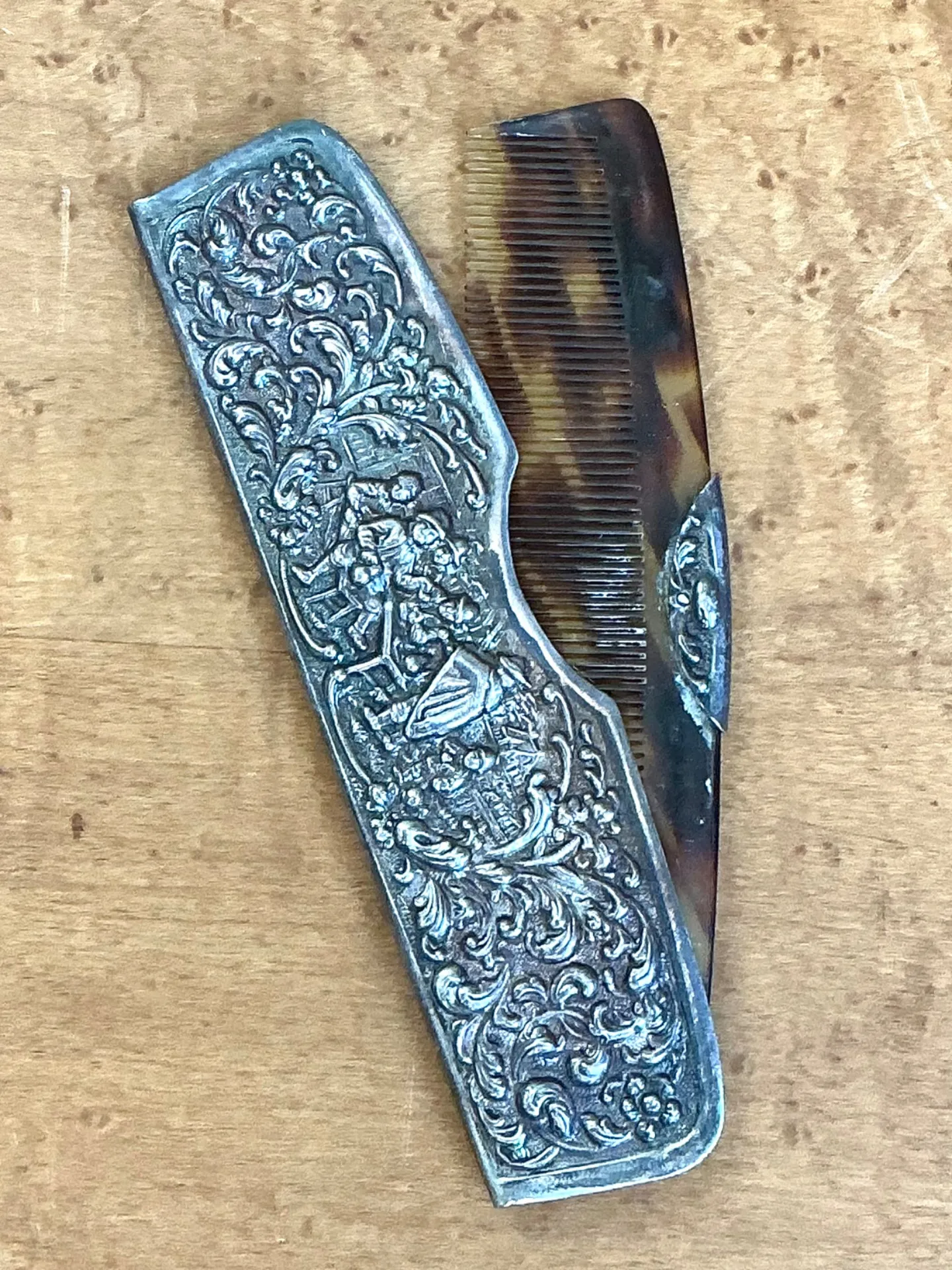 Vintage Tortoise Comb Intricate Metal Case — additional photo 3