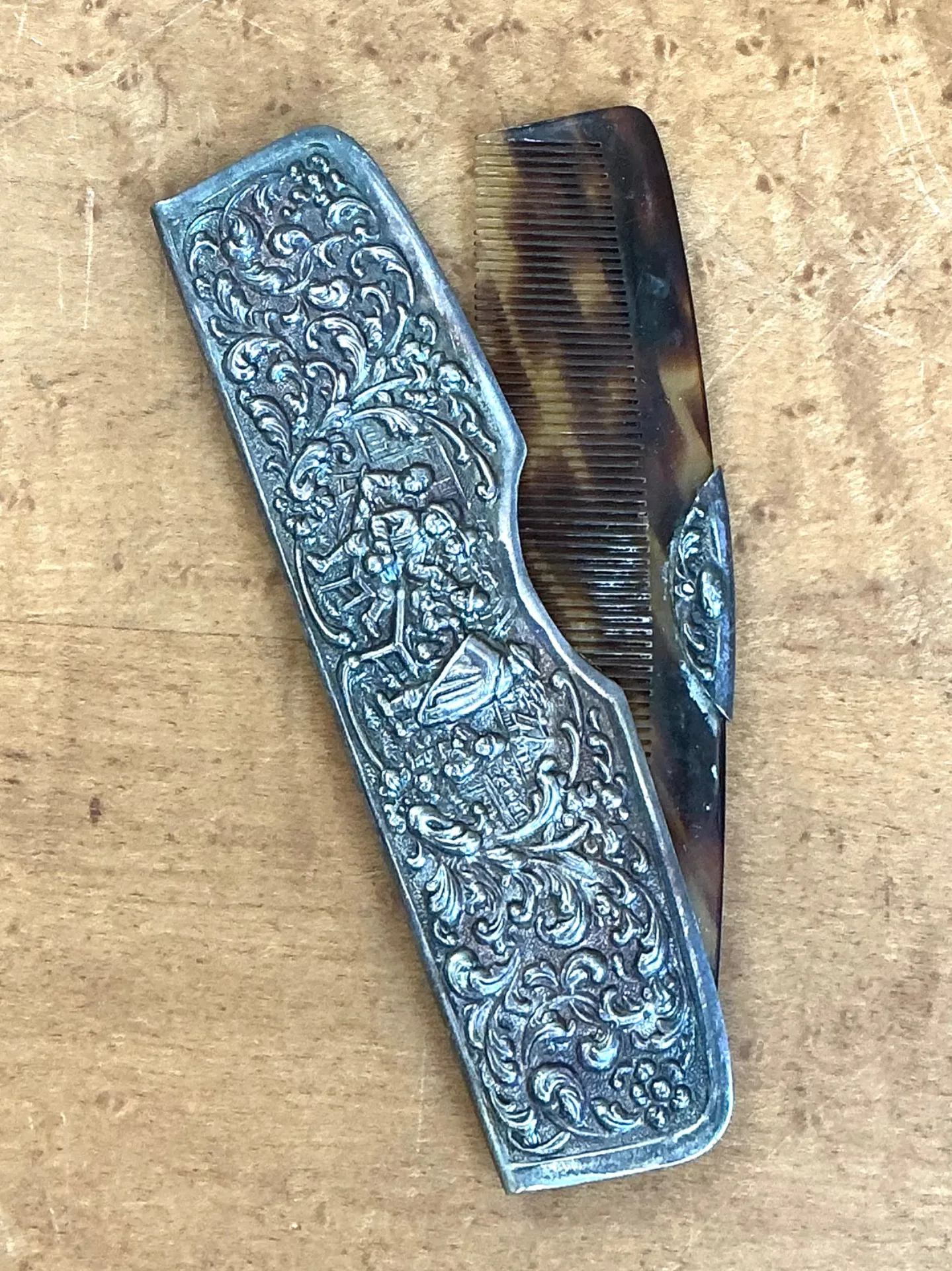 Vintage Tortoise Comb Intricate Metal Case — additional photo 2