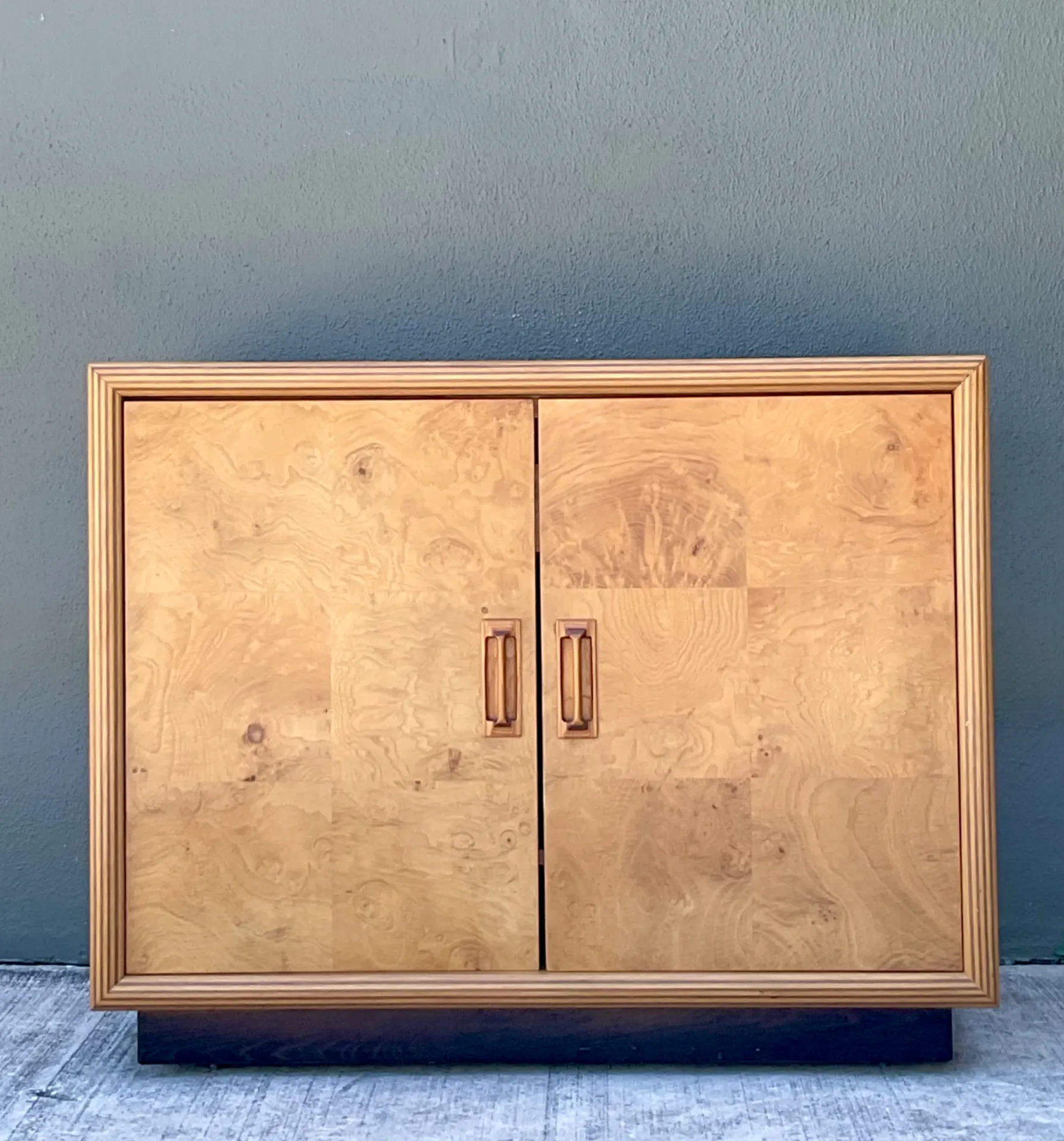 Vintage Henredon Modernist Two Door Burl Wood Server — additional photo 2