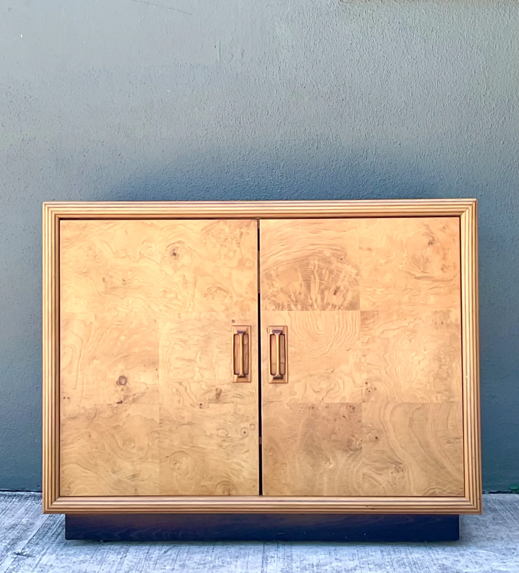 Vintage Henredon Modernist Two Door Burl Wood Server — additional photo 4