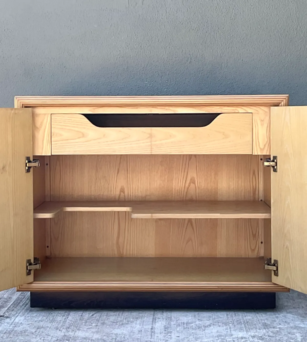 Vintage Henredon Modernist Two Door Burl Wood Server — additional photo 7
