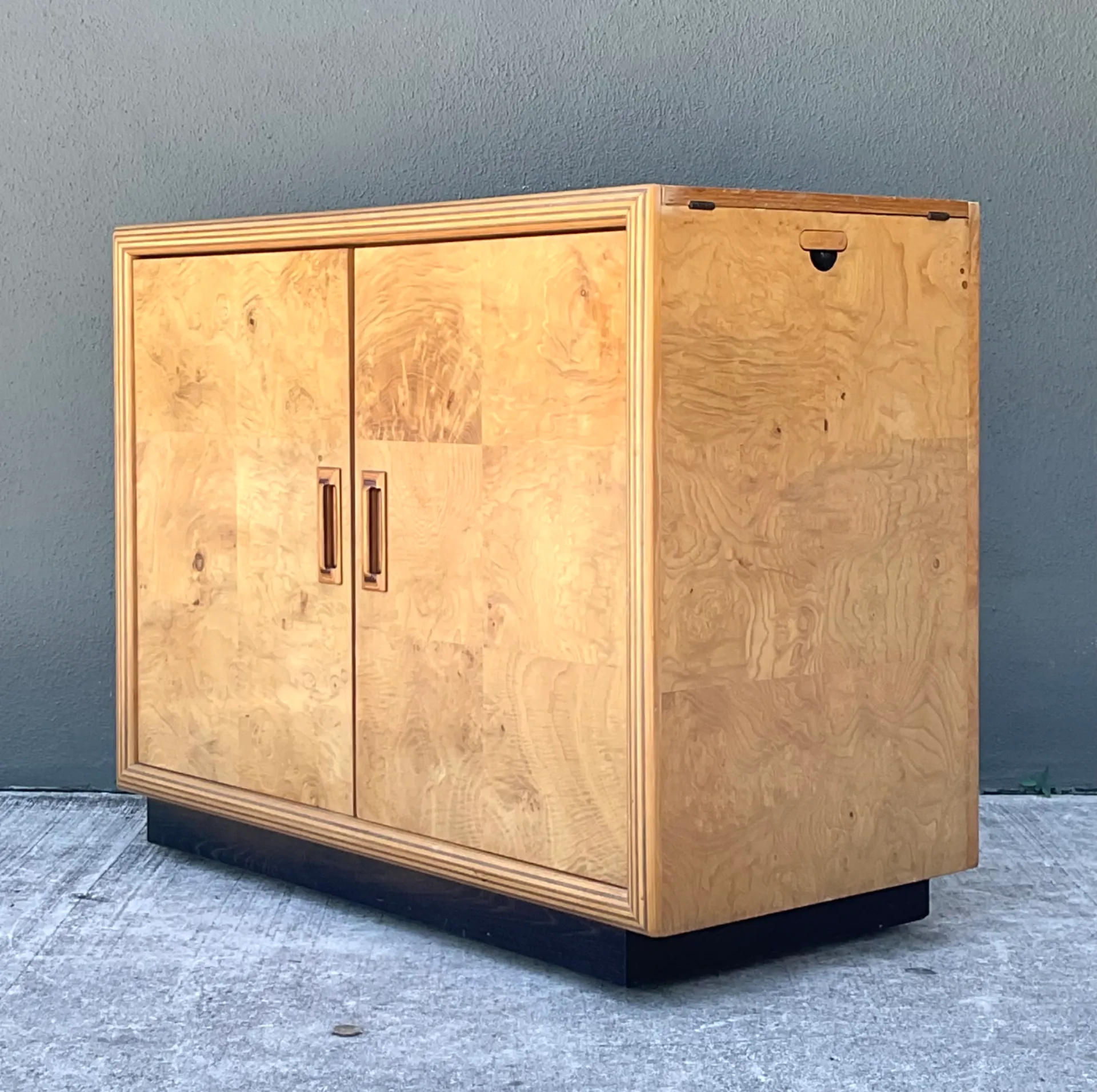 Vintage Henredon Modernist Two Door Burl Wood Server — additional photo 1