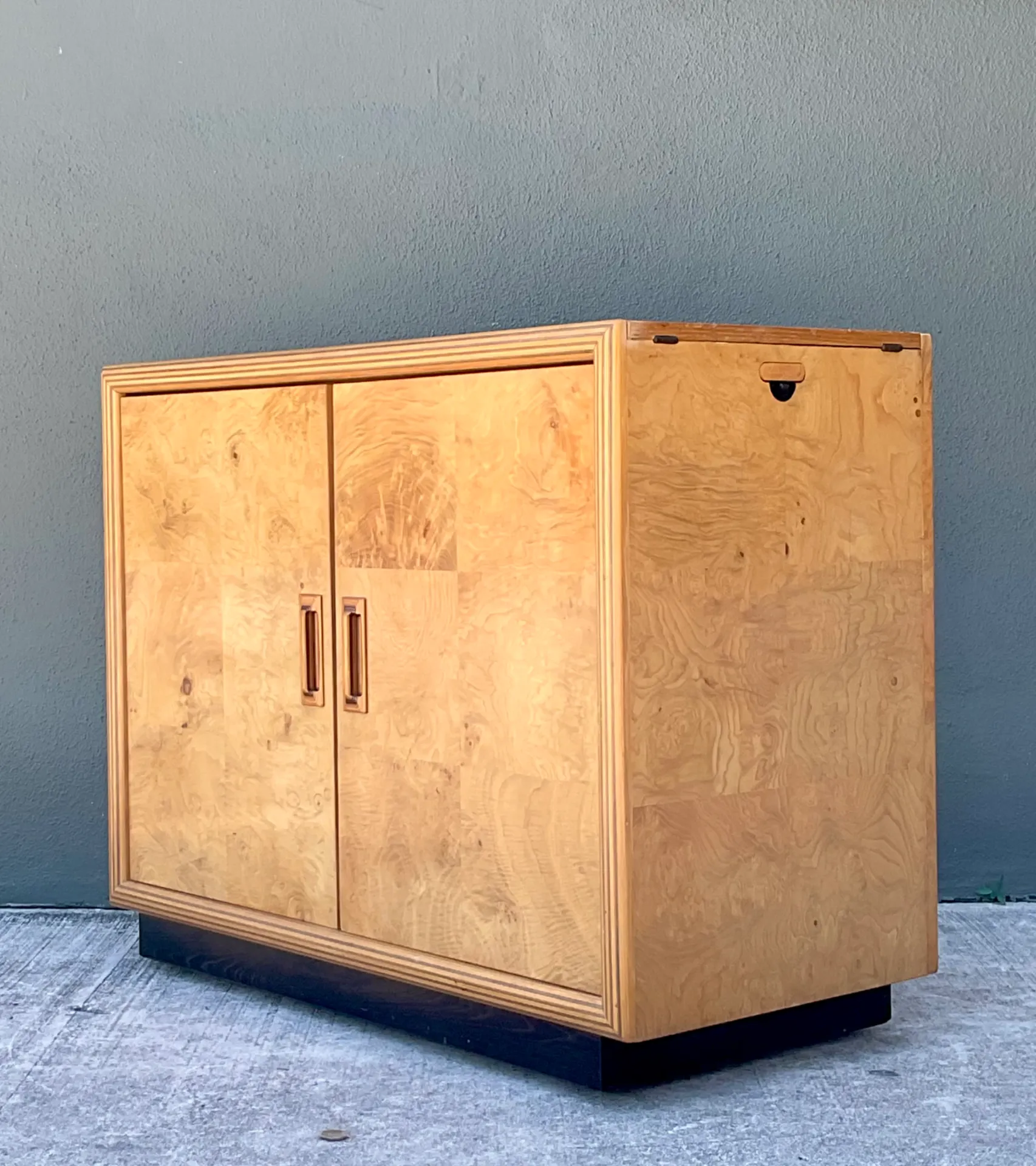 Vintage Henredon Modernist Two Door Burl Wood Server — additional photo 3