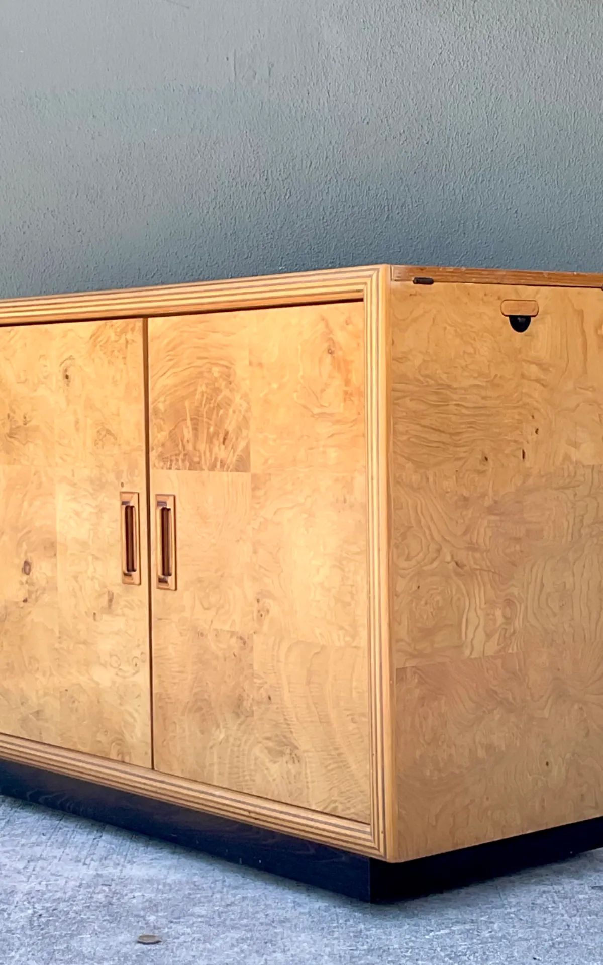 Vintage Henredon Modernist Two Door Burl Wood Server — additional photo 3