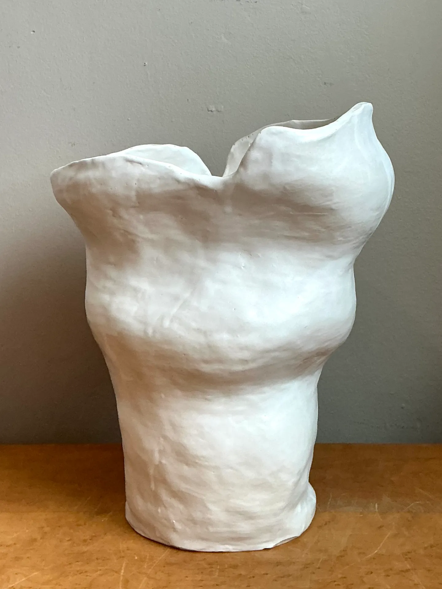 Vintage Biomorphic Sculptural White Ceramic Vase — additional photo 8