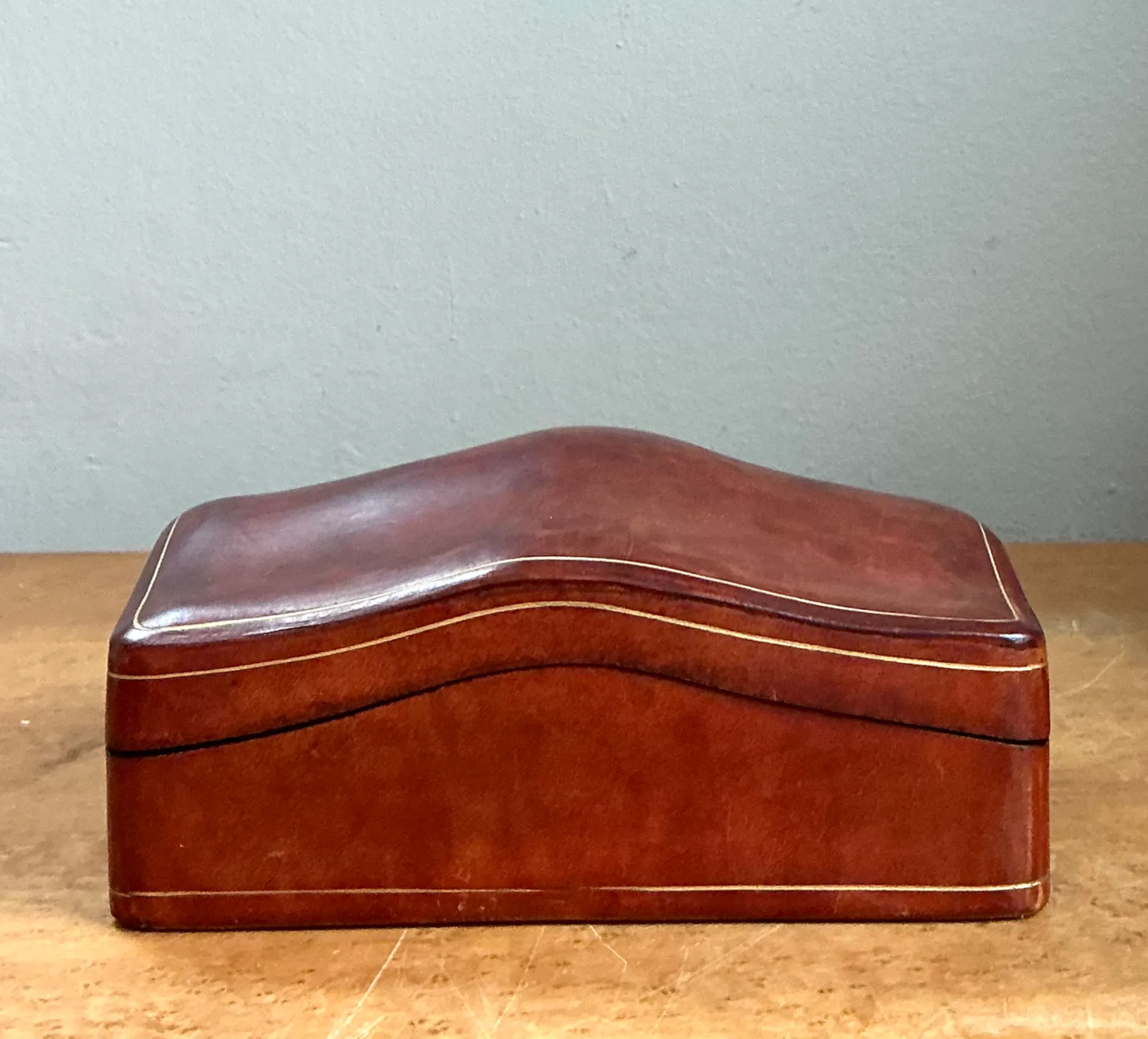 Vintage Italian Leather Wave-Top Decorative Box — additional photo 8